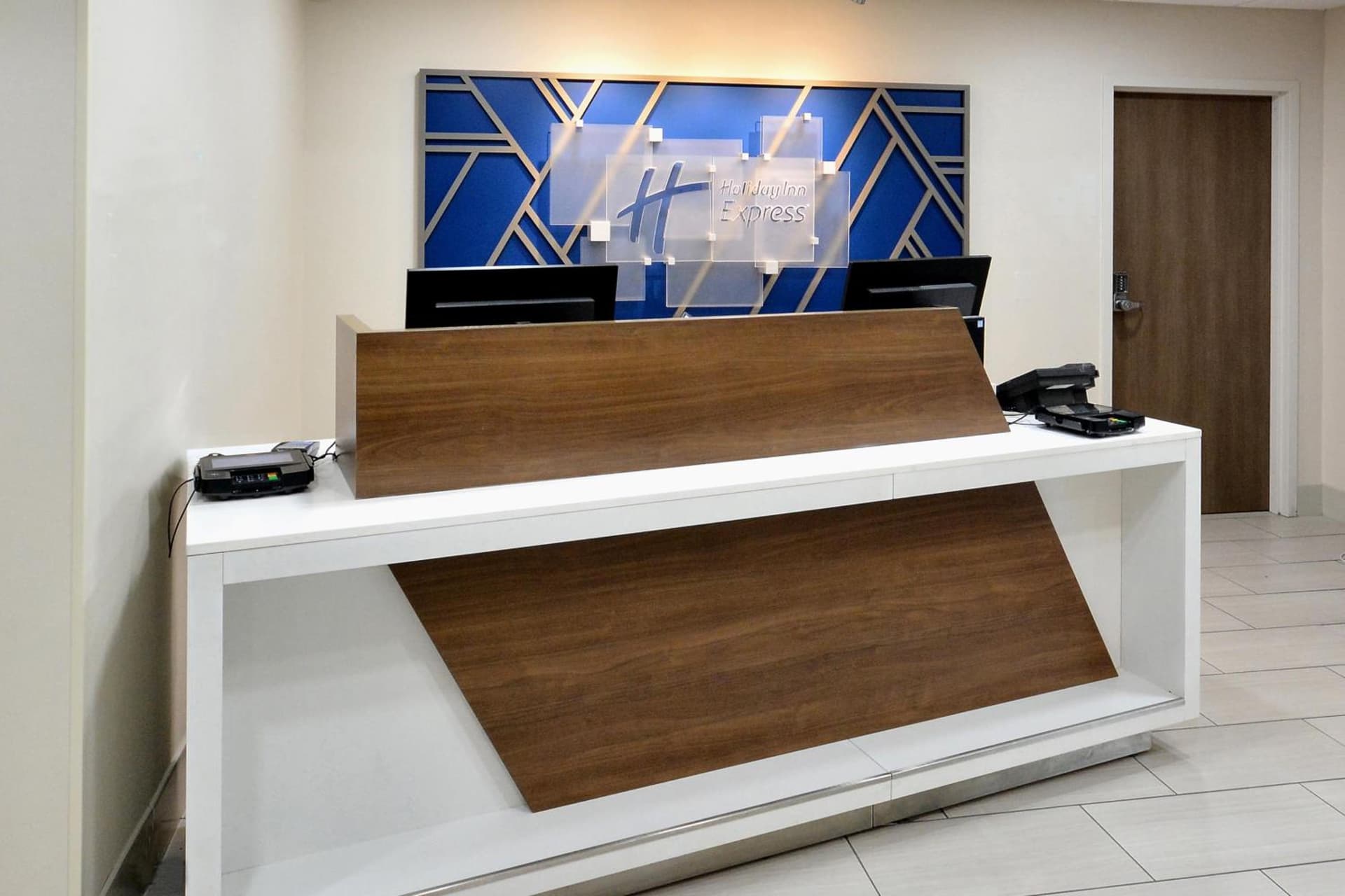 Holiday Inn Express Richmond I-64 Short Pump Area by IHG interior in Richmond, VA — gallery photo 2