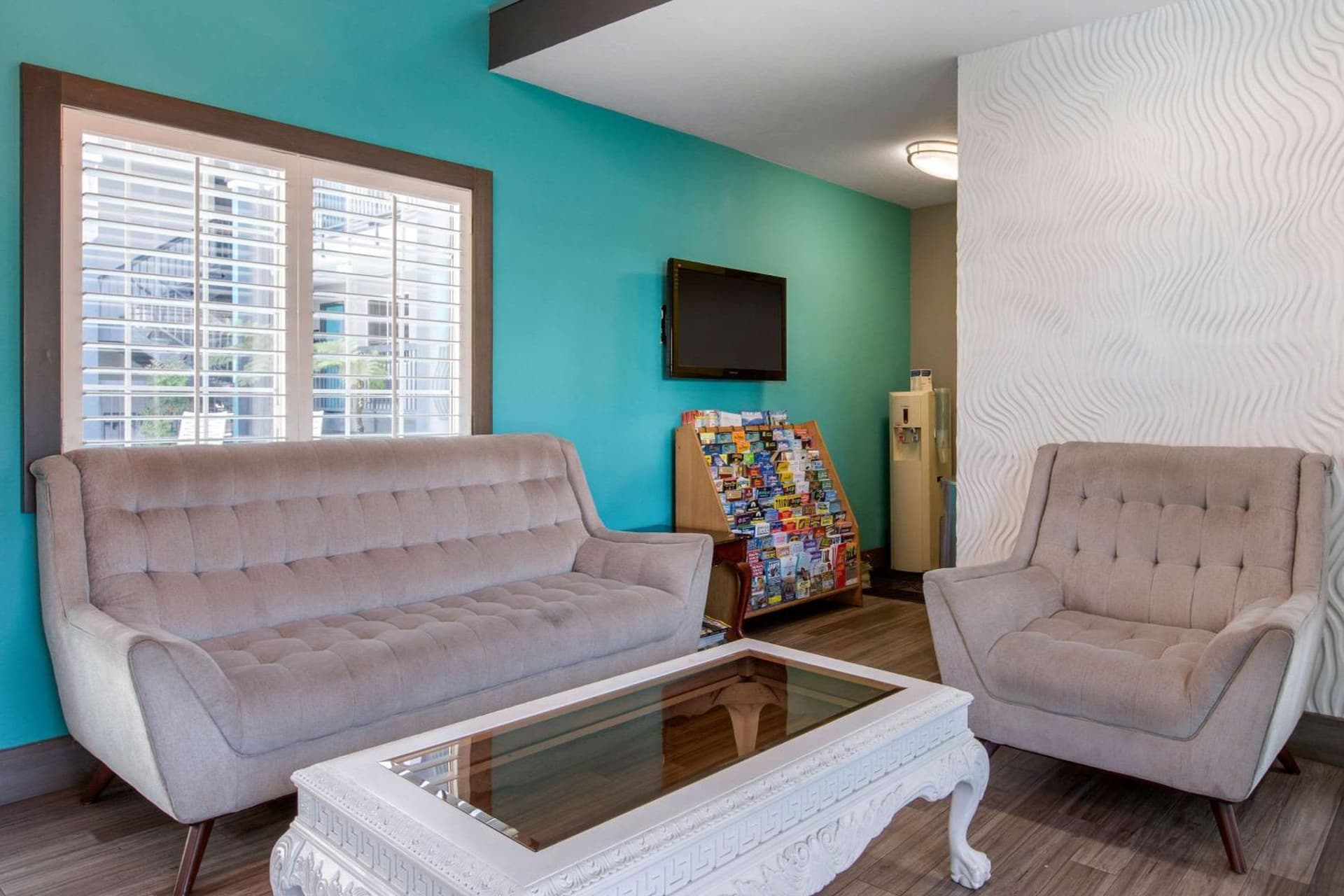 Quality Inn Near Hollywood Walk of Fame interior in Los Angeles, CA — gallery photo 2