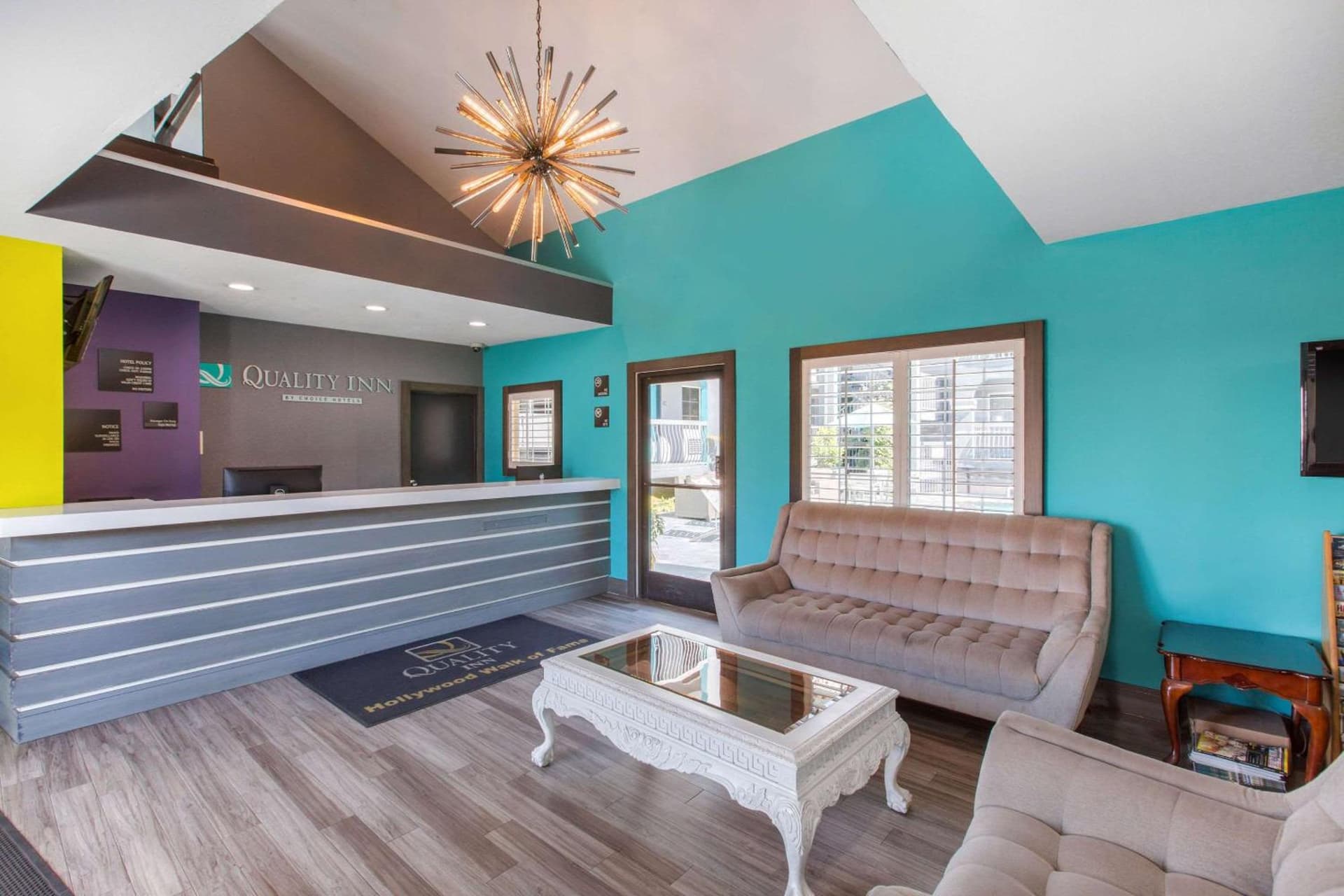 Quality Inn Near Hollywood Walk of Fame property views in Los Angeles, CA — gallery photo 3