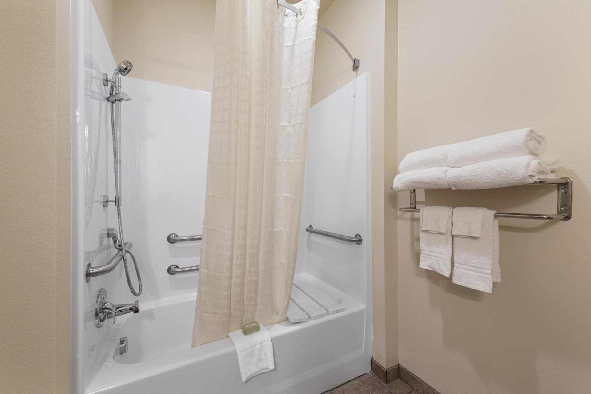 Cobblestone Hotel & Suites - Urbana property views in Urbana, OH — gallery photo 3