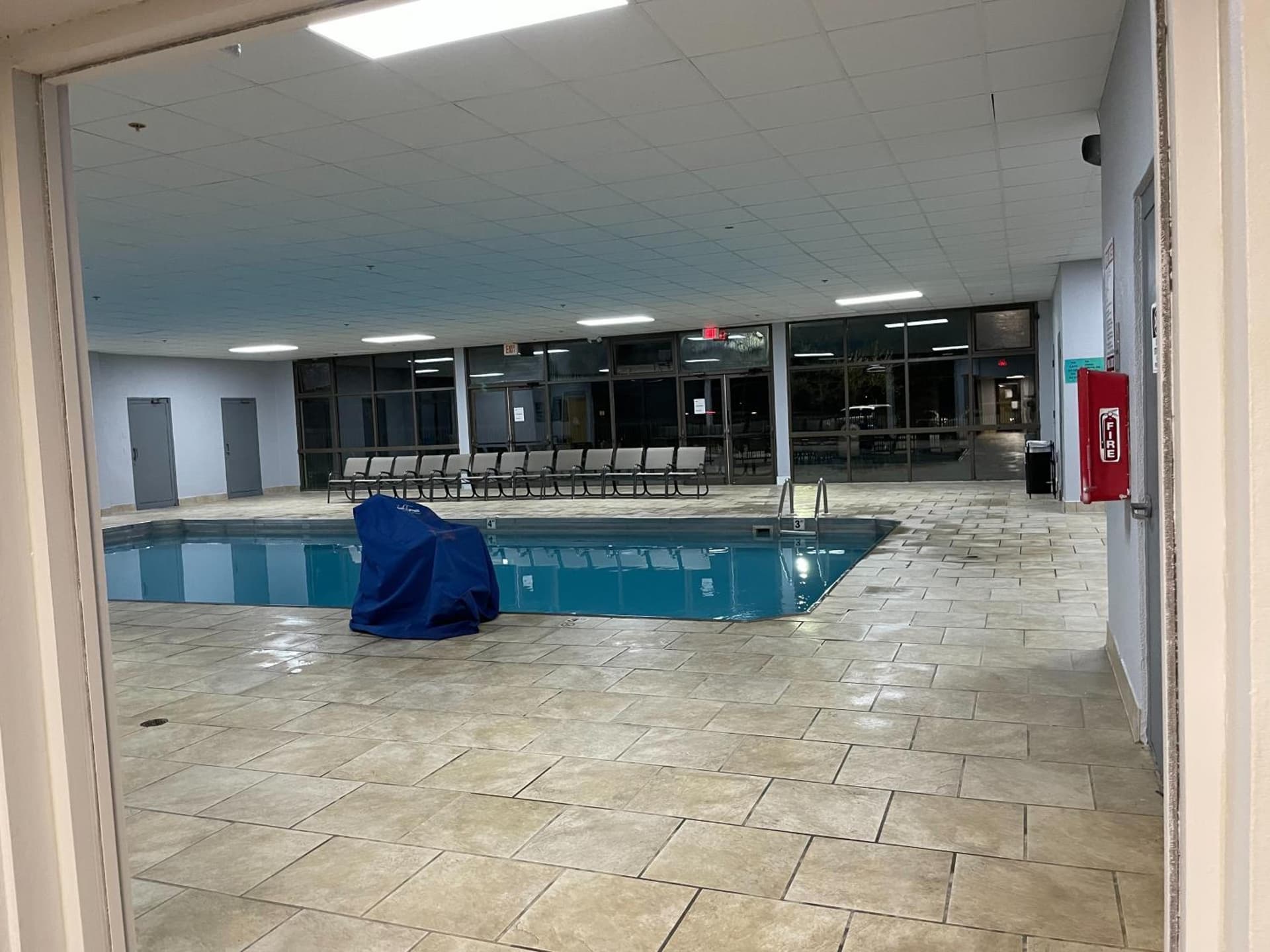 La Quinta Inn by Wyndham Davenport & Conference Center interior in Davenport, IA — gallery photo 2