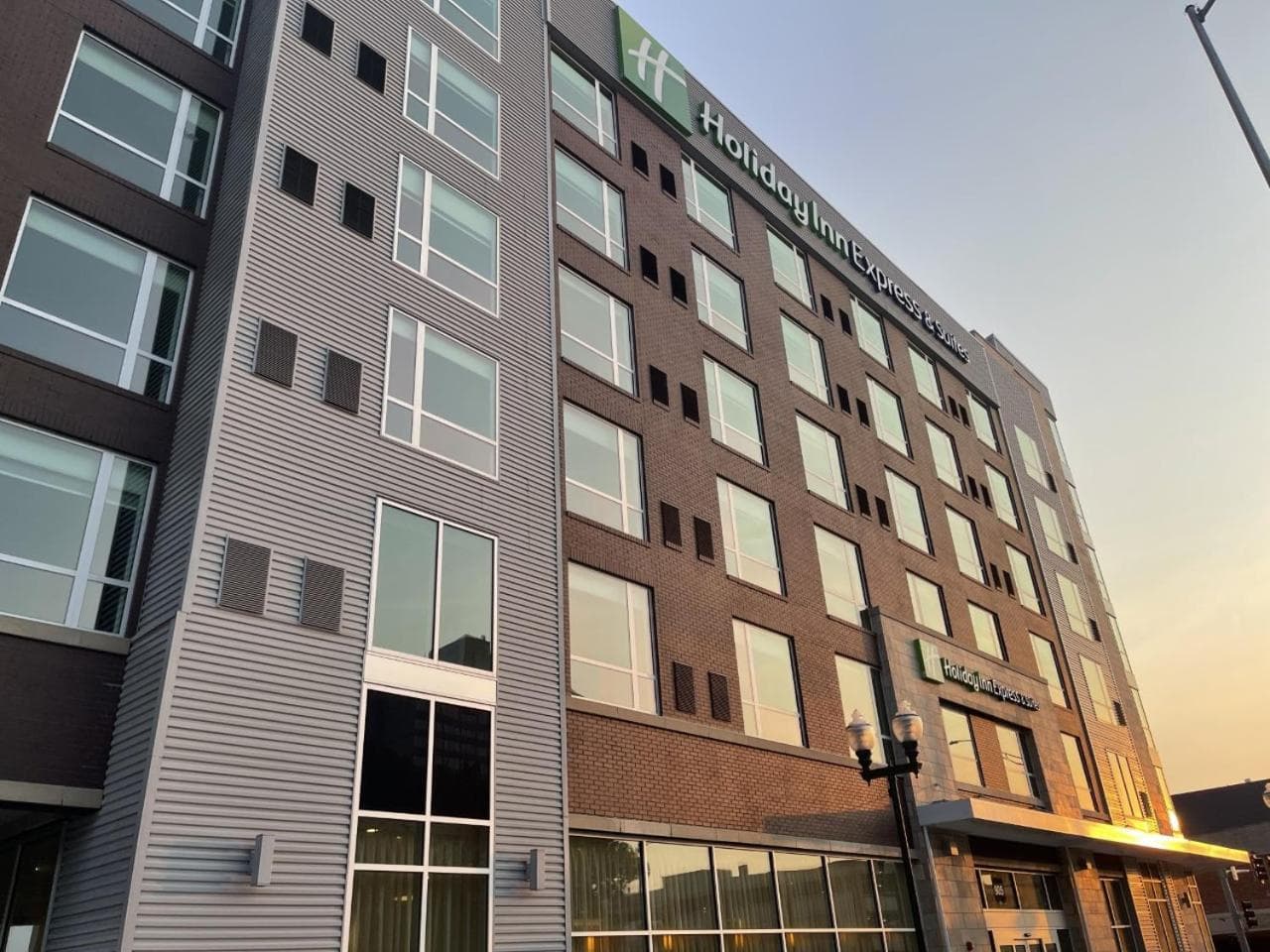 Holiday Inn Express & Suites - Lincoln Downtown by IHG interior in Lincoln, NE — gallery photo 2