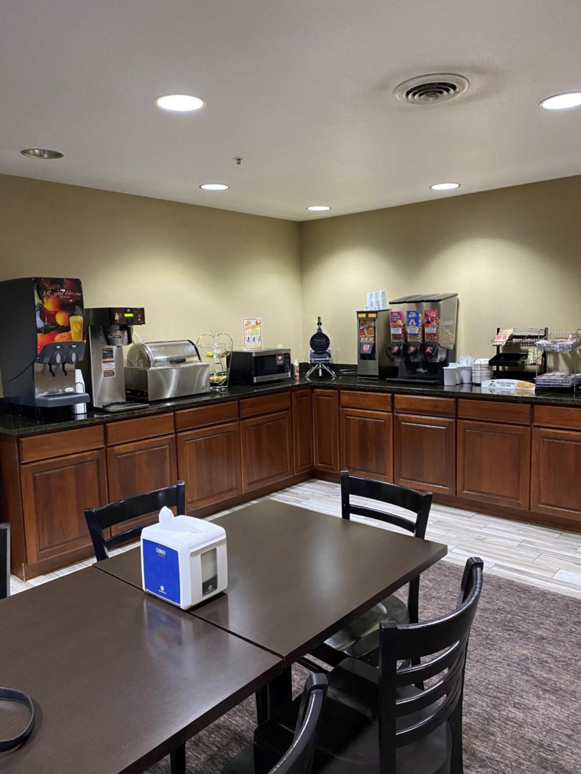 AmericInn by Wyndham Maquoketa property views in Maquoketa, IA — gallery photo 3