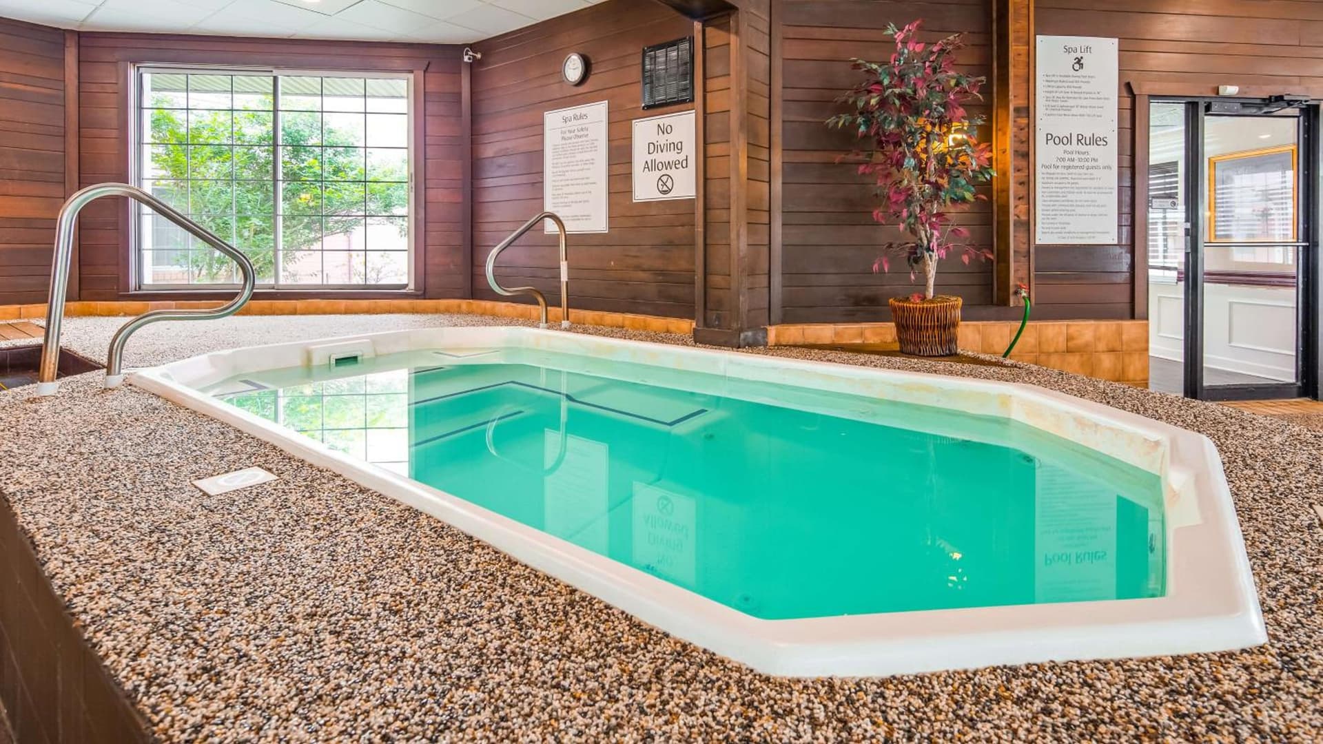 Best Western Greenfield Inn property views in Allen Park, MI — gallery photo 3