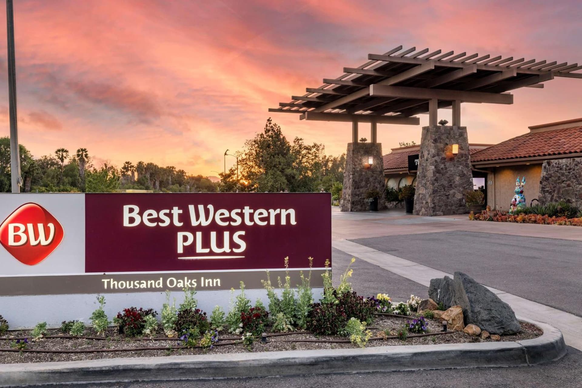 Best Western Plus Thousand Oaks Inn property views in Thousand Oaks, CA — gallery photo 3