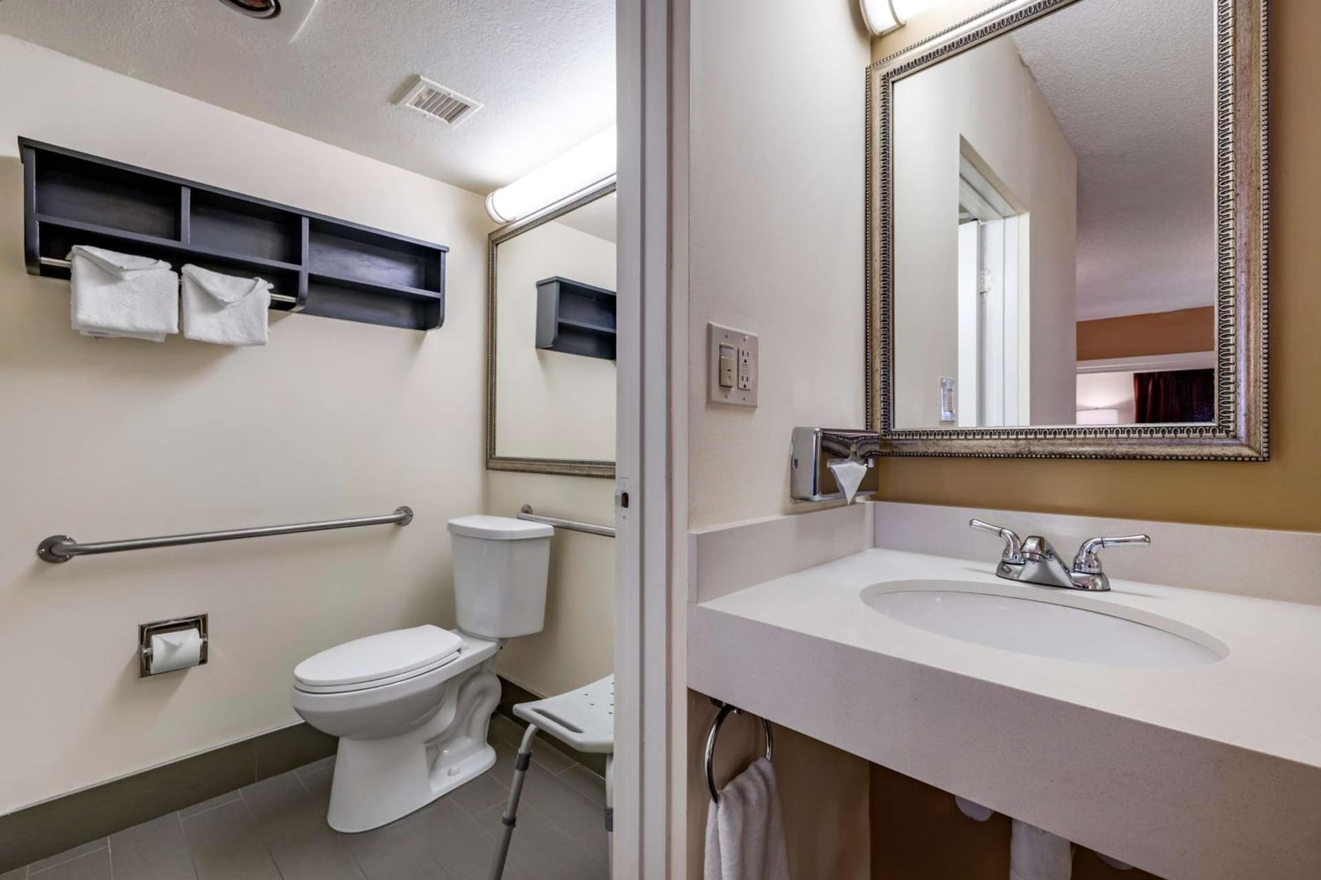 Best Western Plus Thousand Oaks Inn gallery photo in Thousand Oaks, CA — image 17