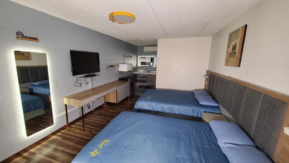 American Inn interior in Washington, MO — gallery photo 2