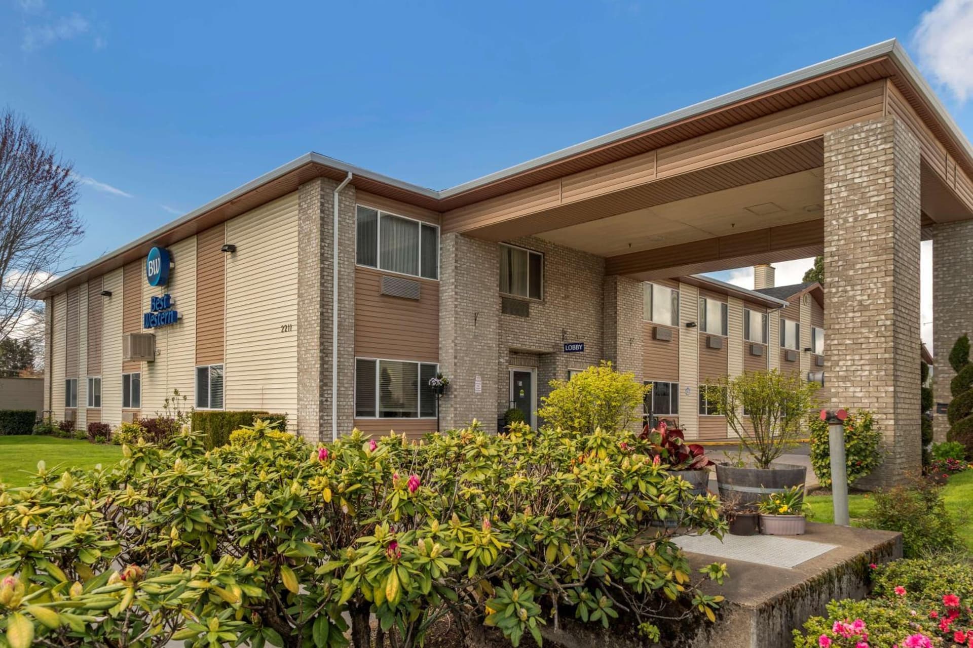 Best Western Newberg Inn interior in Newberg, OR — gallery photo 2