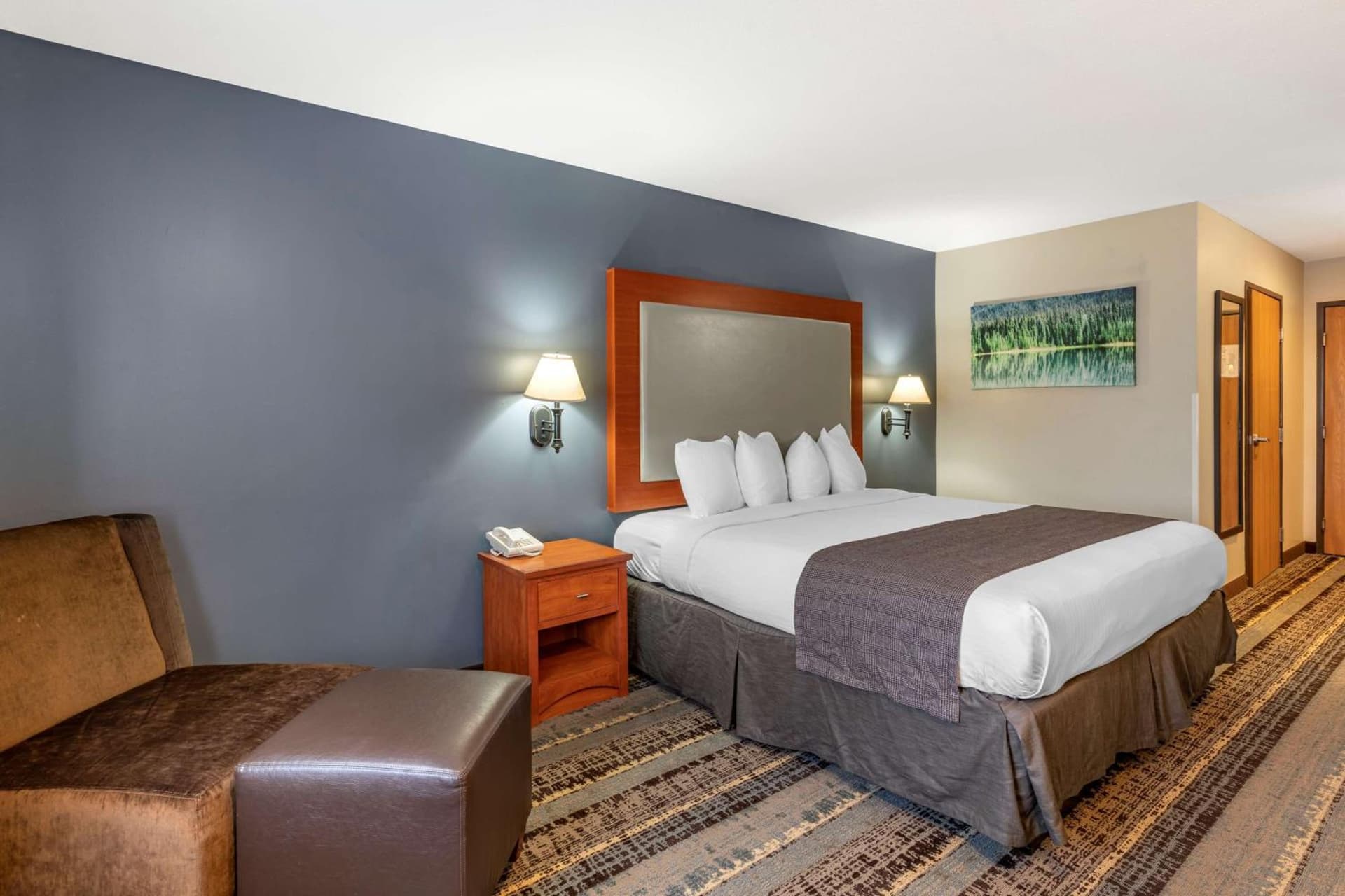 Best Western Newberg Inn property views in Newberg, OR — gallery photo 3