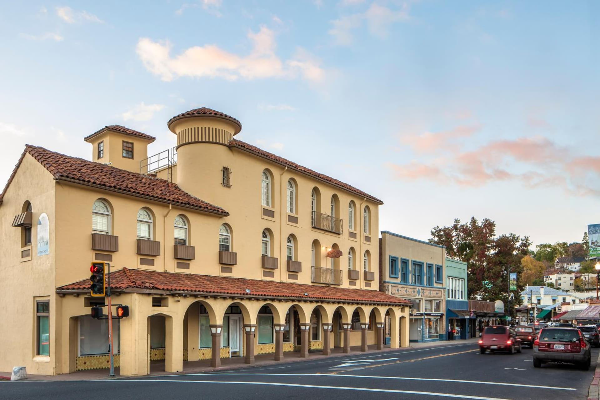 Historic Sonora Inn interior in Sonora, CA — gallery photo 2