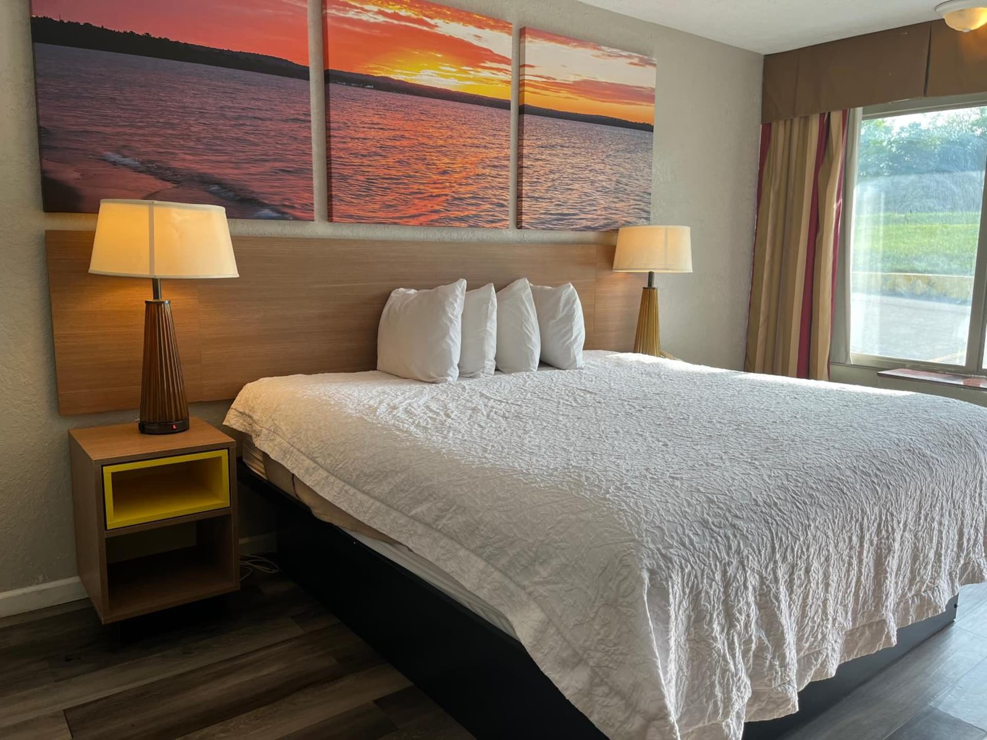 Days Inn & Suites by Wyndham Dayton North gallery photo in Dayton, OH — image 5