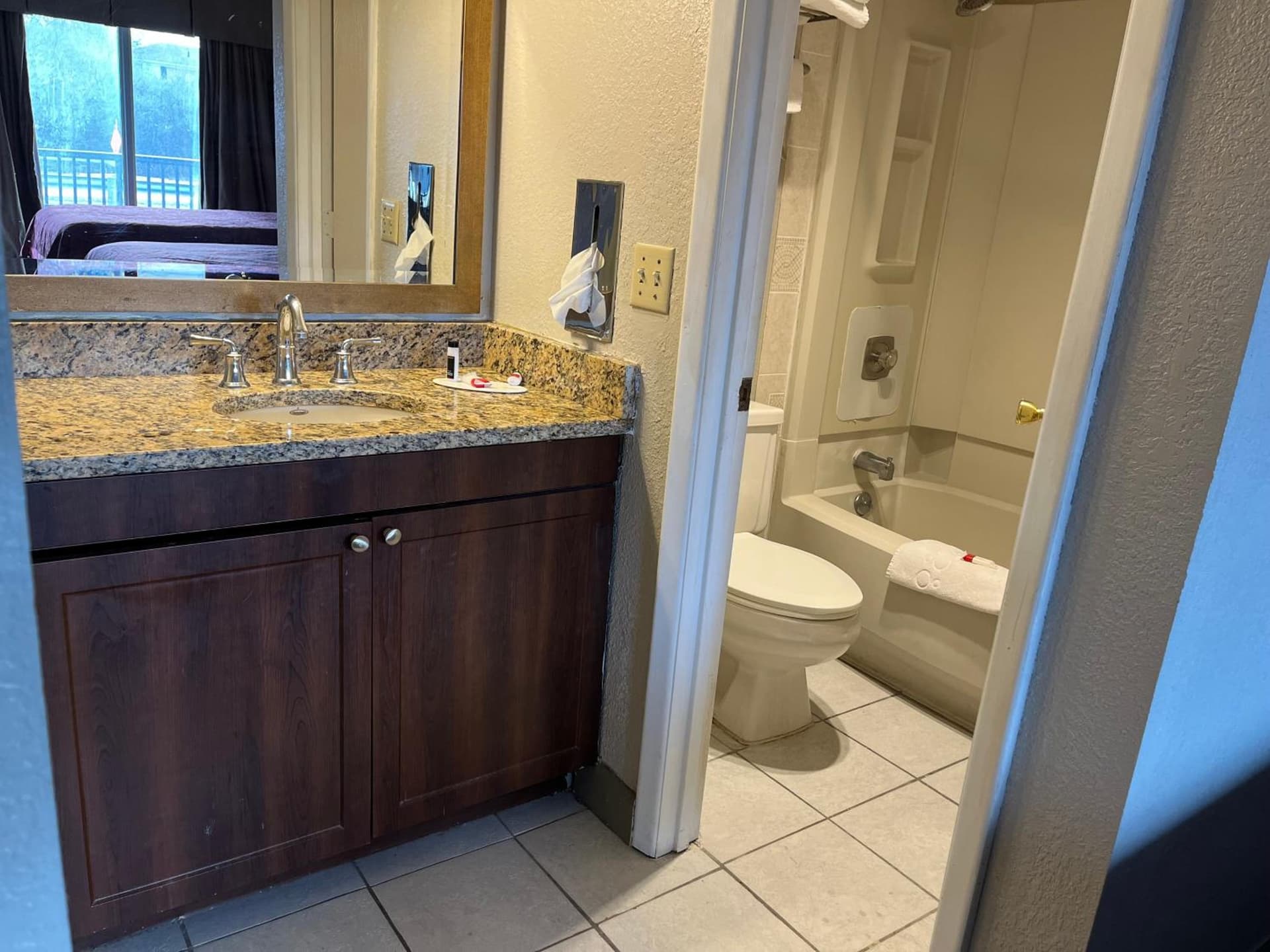 Days Inn & Suites by Wyndham Dayton North gallery photo in Dayton, OH — image 4