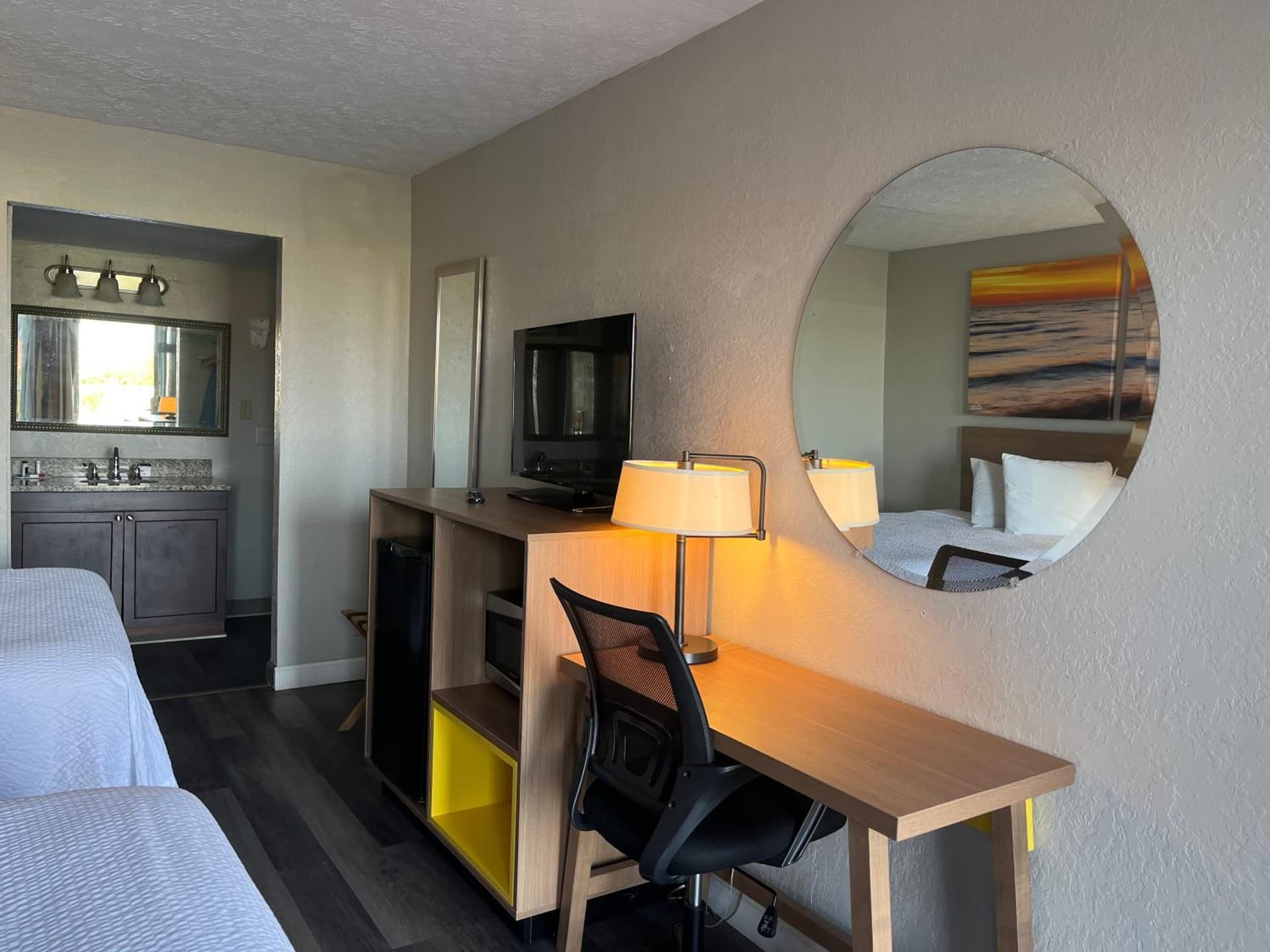 Days Inn & Suites by Wyndham Dayton North gallery photo in Dayton, OH — image 7
