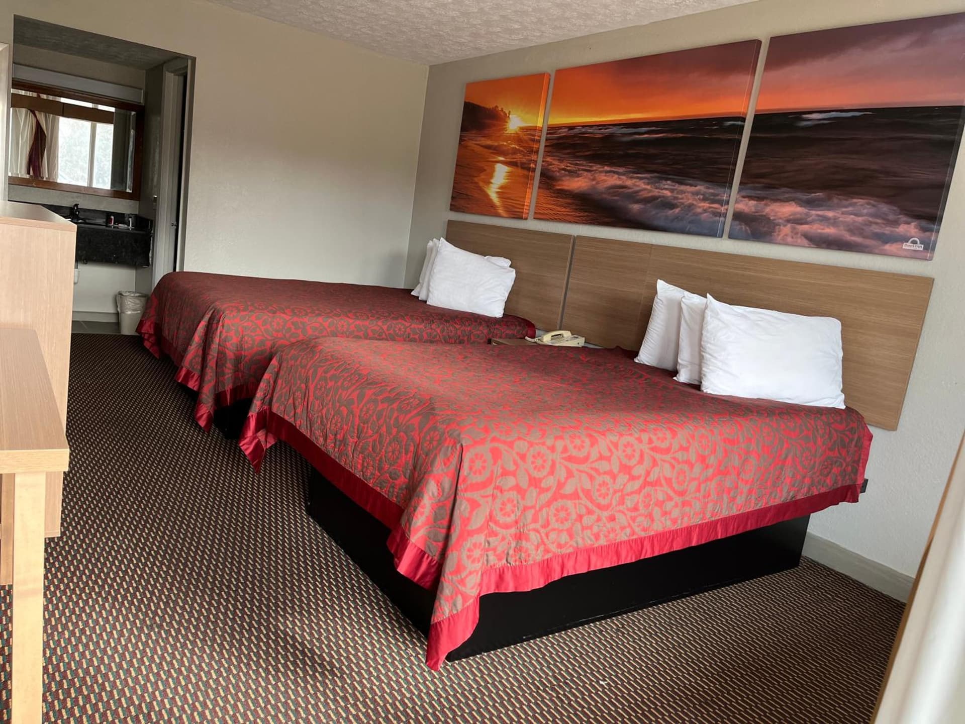 Days Inn & Suites by Wyndham Dayton North gallery photo in Dayton, OH — image 11