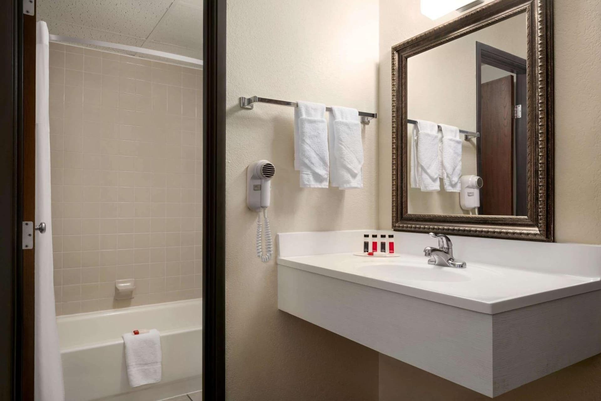 Days Inn by Wyndham Fort Collins gallery photo in Fort Collins, CO — image 29