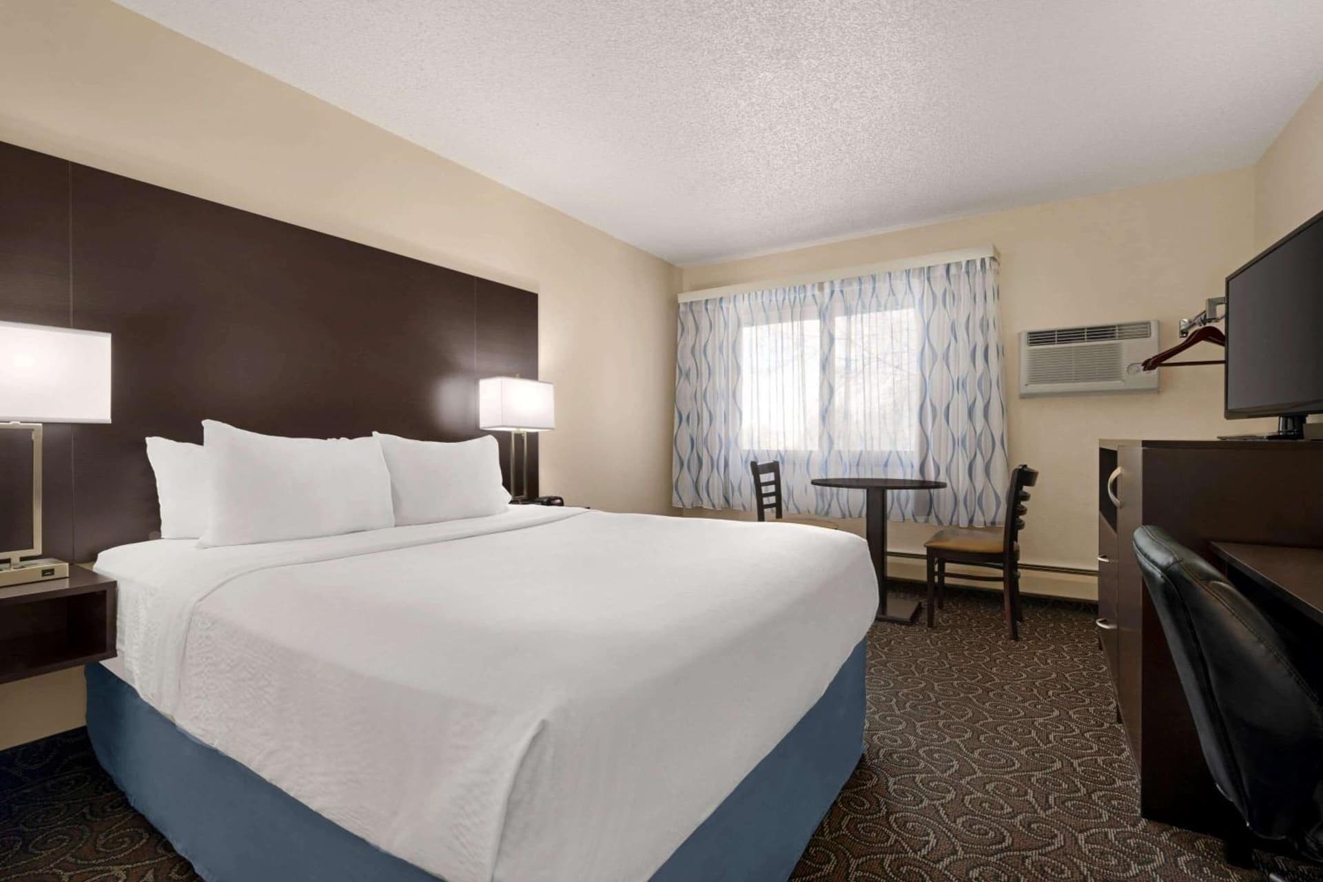 Days Inn by Wyndham Fort Collins gallery photo in Fort Collins, CO — image 22