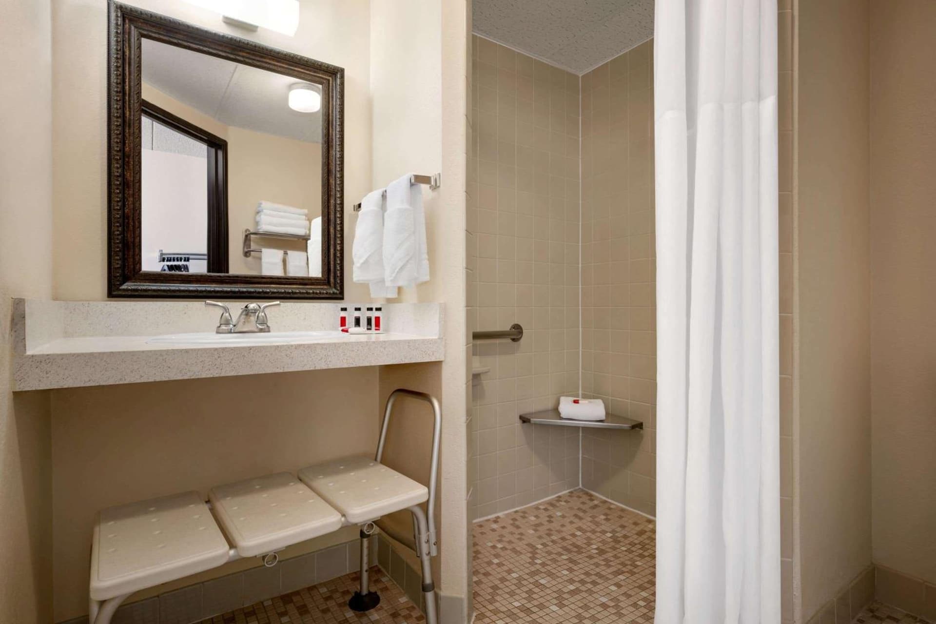 Days Inn by Wyndham Fort Collins gallery photo in Fort Collins, CO — image 18