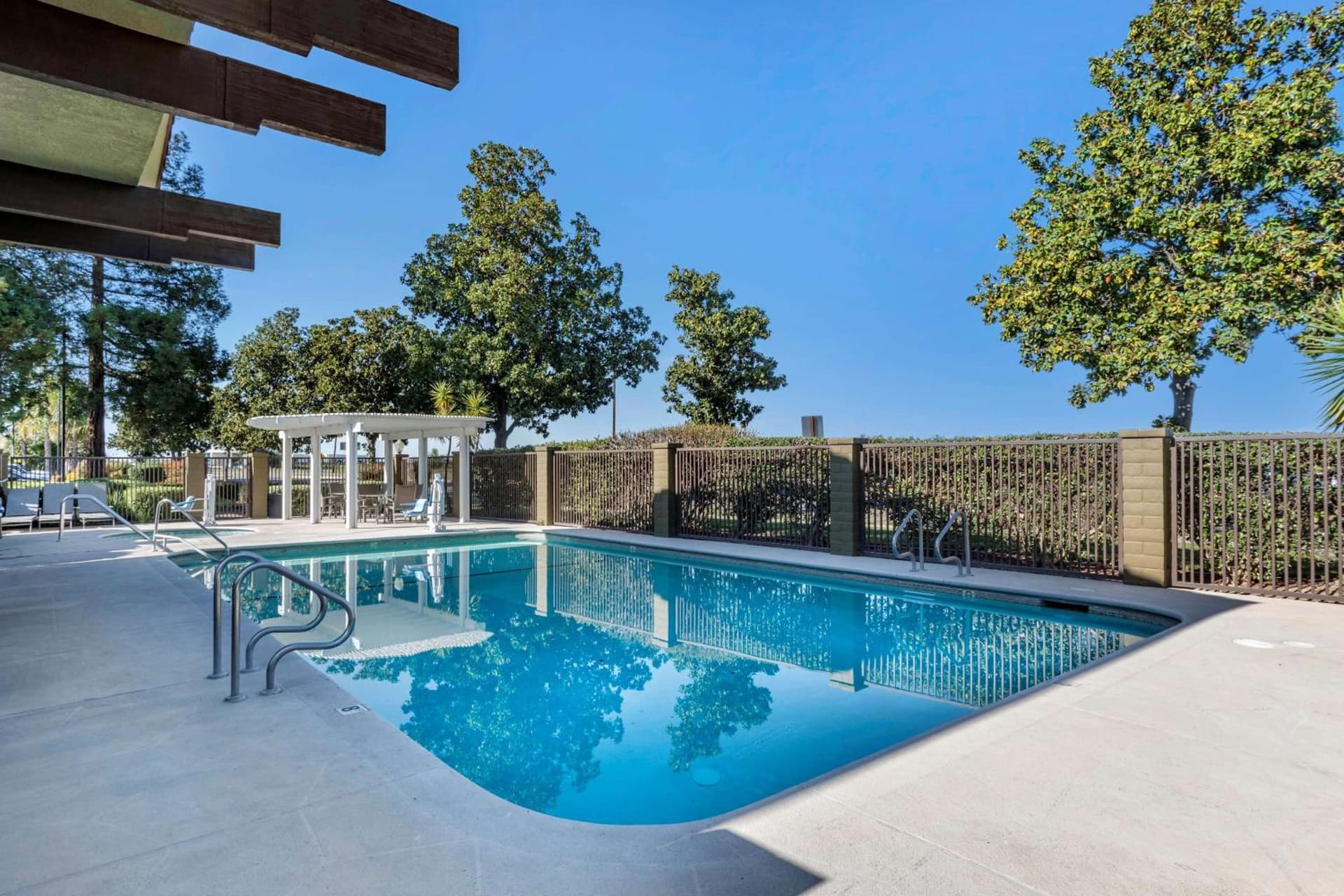 Best Western Orchard Inn interior in Turlock, CA — gallery photo 2