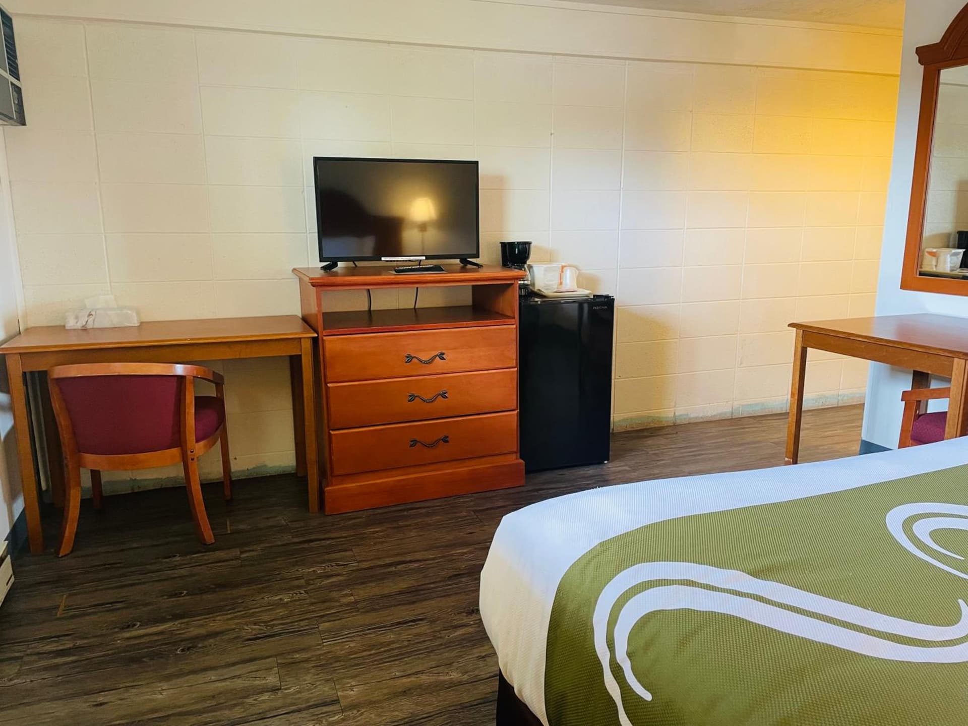 America's Best Value Inn Sandpoint property views in Sandpoint, ID — gallery photo 3