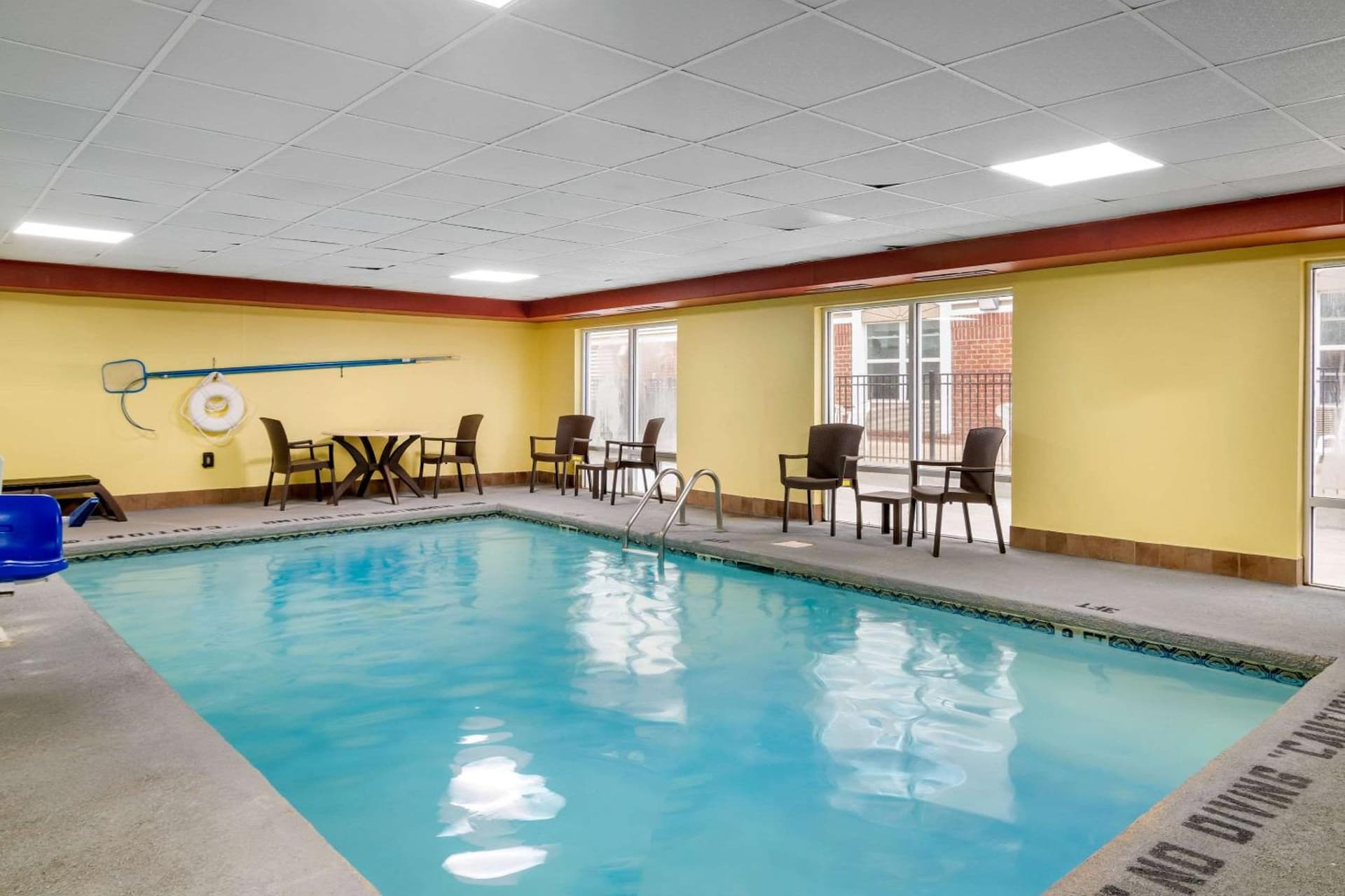 Comfort Inn & Suites Macon North I-75 interior in Macon, GA — gallery photo 2