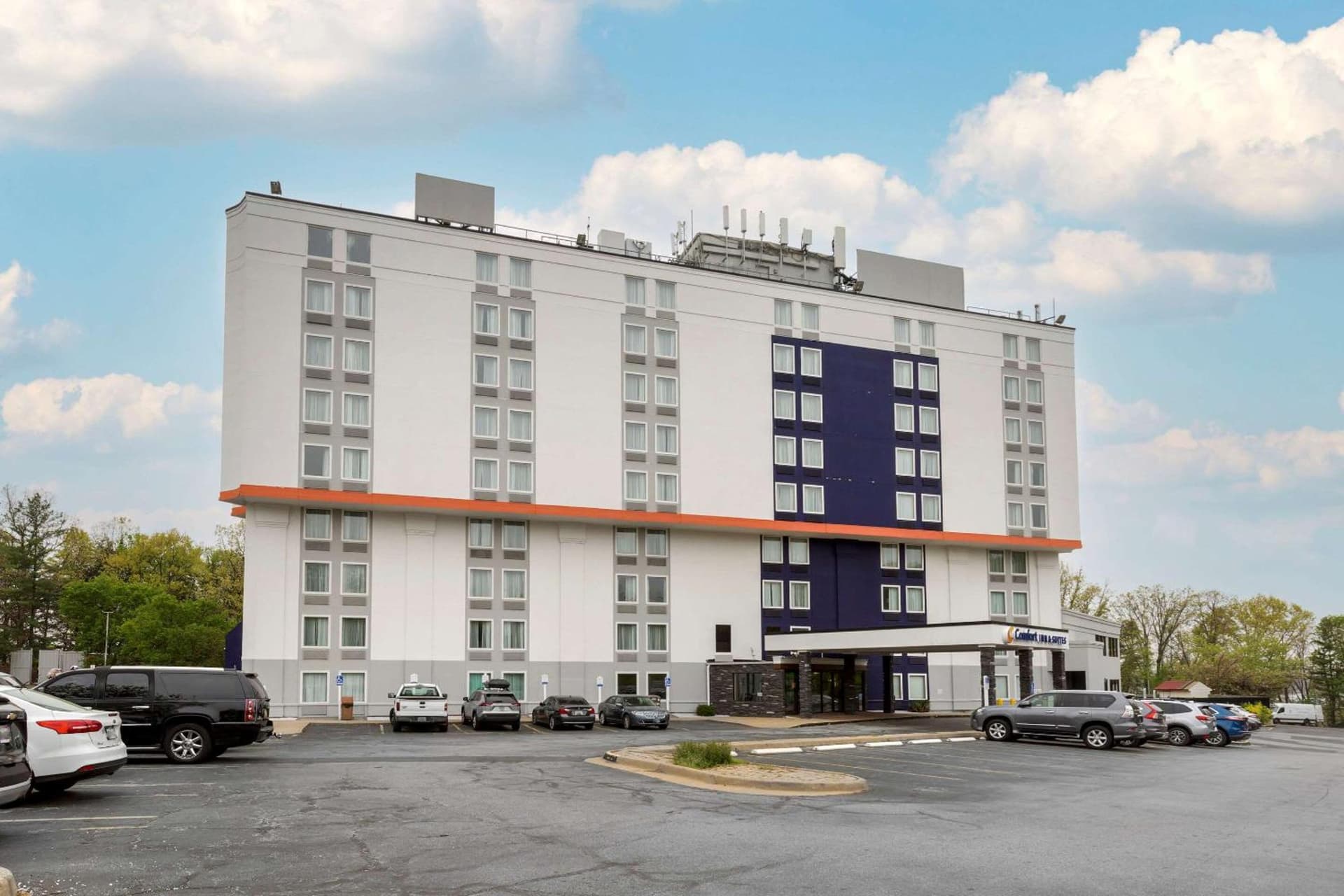 Comfort Inn & Suites Alexandria West interior in Alexandria, VA — gallery photo 2