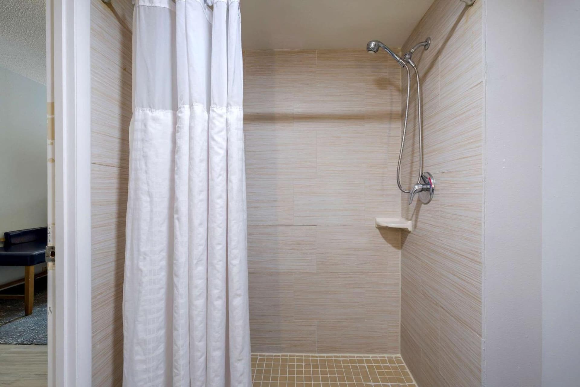 Comfort Inn & Suites Alexandria West gallery photo in Alexandria, VA — image 20