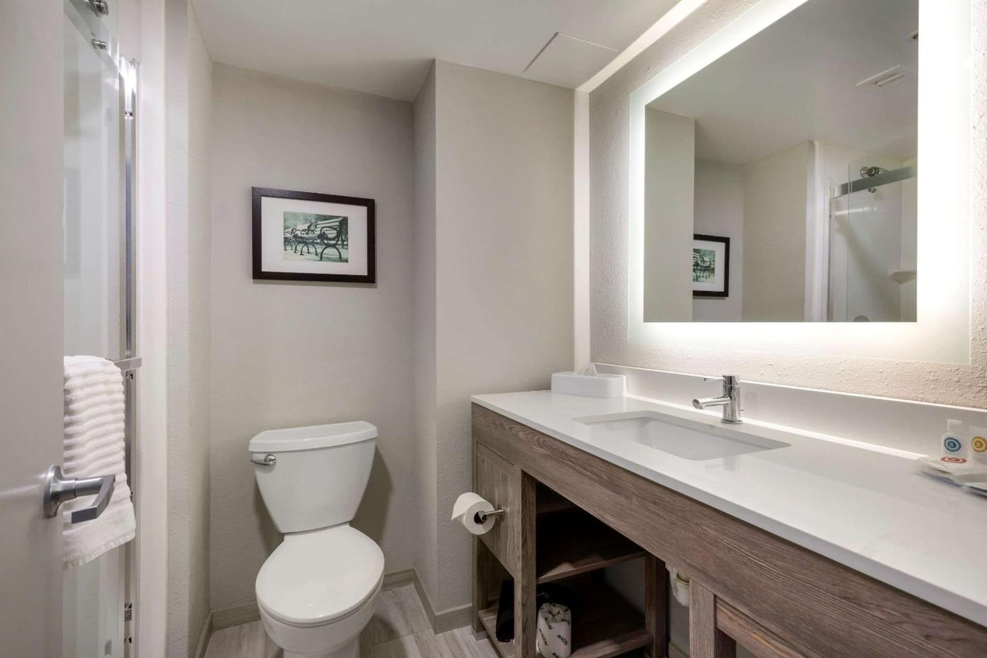 Comfort Inn & Suites Alexandria West gallery photo in Alexandria, VA — image 36