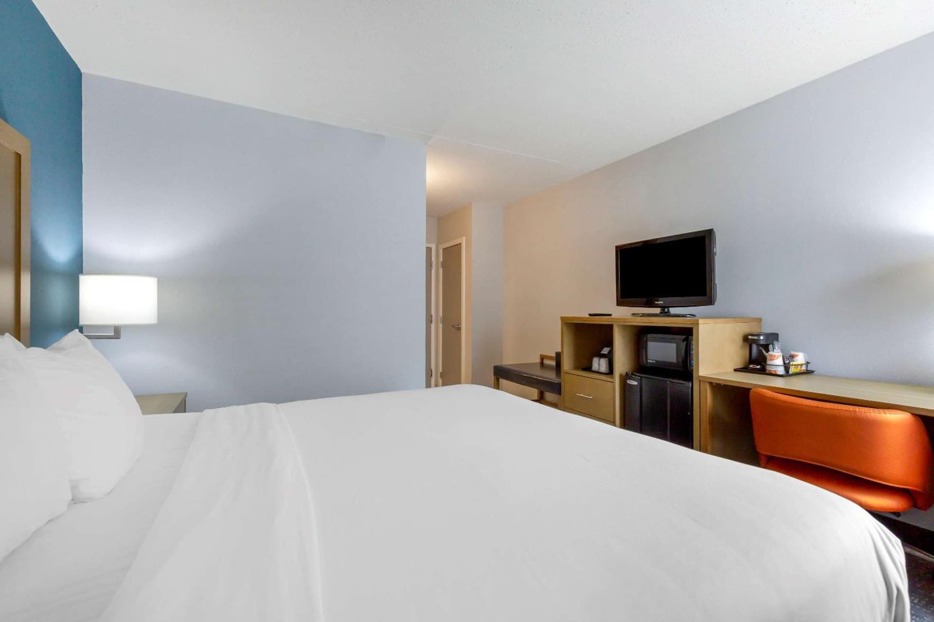 Comfort Inn & Suites Alexandria West gallery photo in Alexandria, VA — image 24