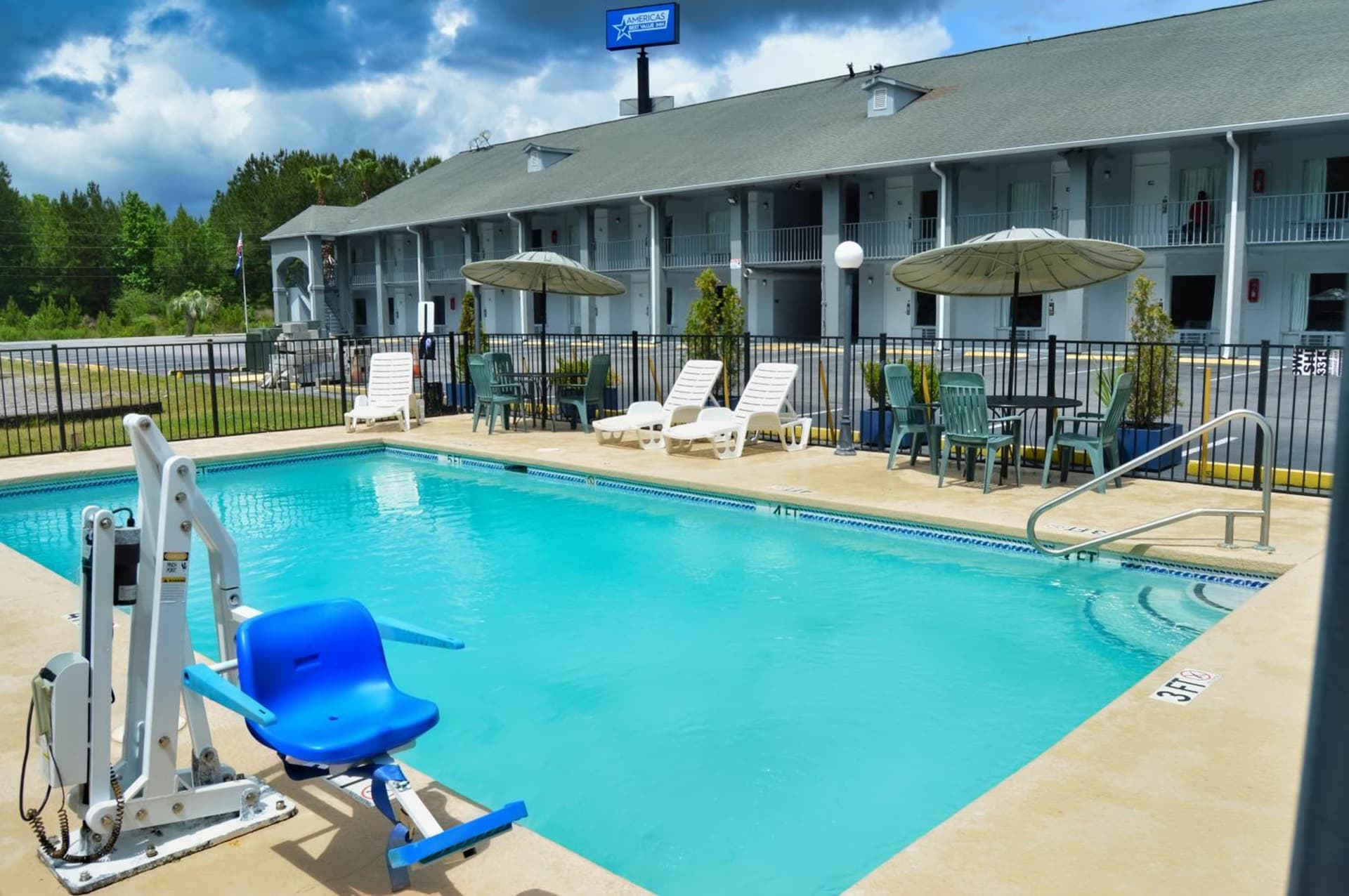 Days Inn by Wyndham Hardeeville Near Hilton Head interior in Hardeeville, SC — gallery photo 2