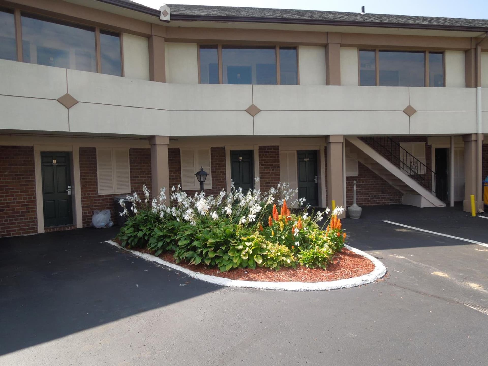 Knights Inn Bristol interior in Levittown, PA — gallery photo 2