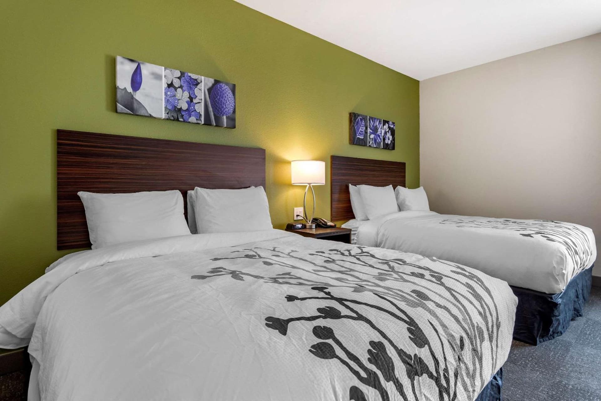 Redwood inn & Suites Crosby gallery photo in Crosby, TX — image 18