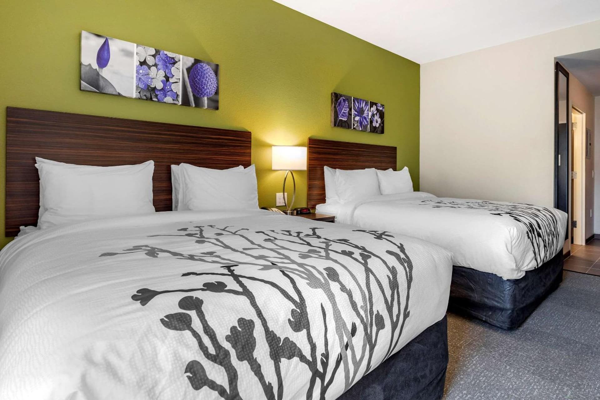 Redwood inn & Suites Crosby gallery photo in Crosby, TX — image 33