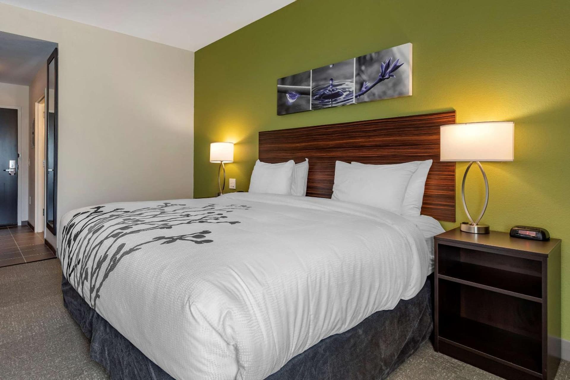 Redwood inn & Suites Crosby gallery photo in Crosby, TX — image 12