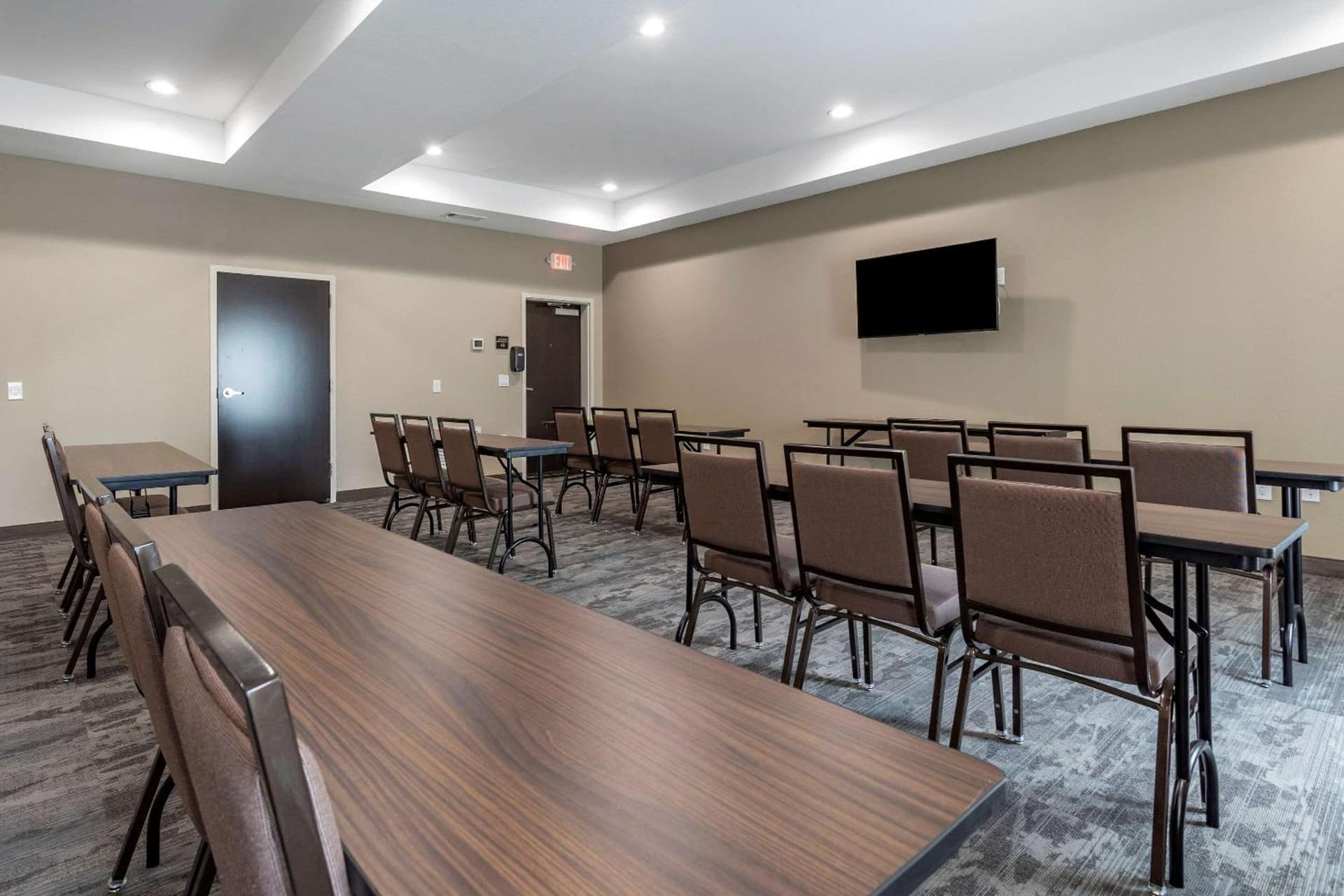 Redwood inn & Suites Crosby gallery photo in Crosby, TX — image 32