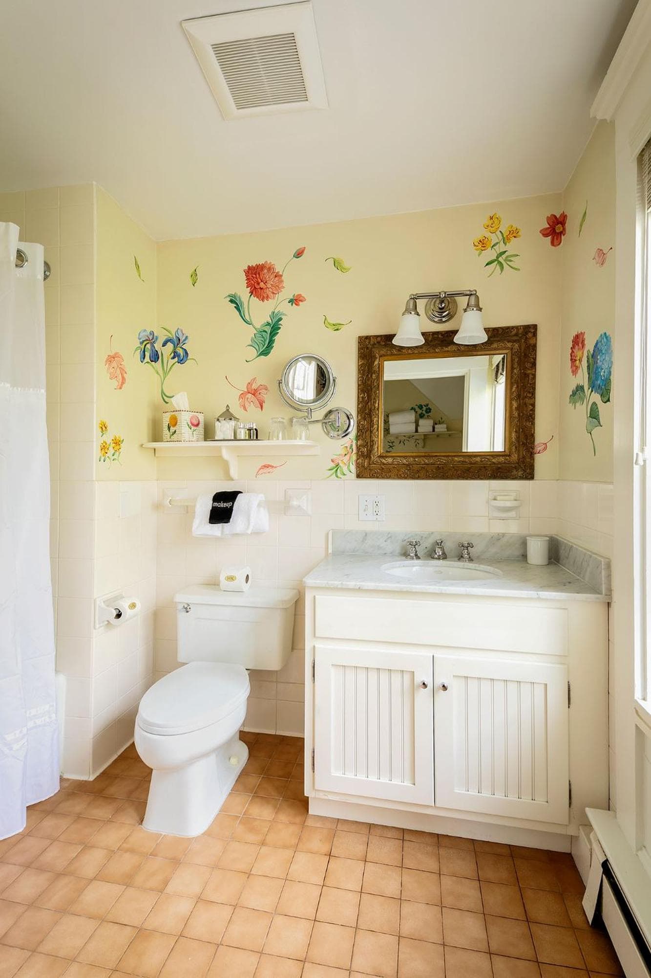 Hob Knob gallery photo in Edgartown — image 59