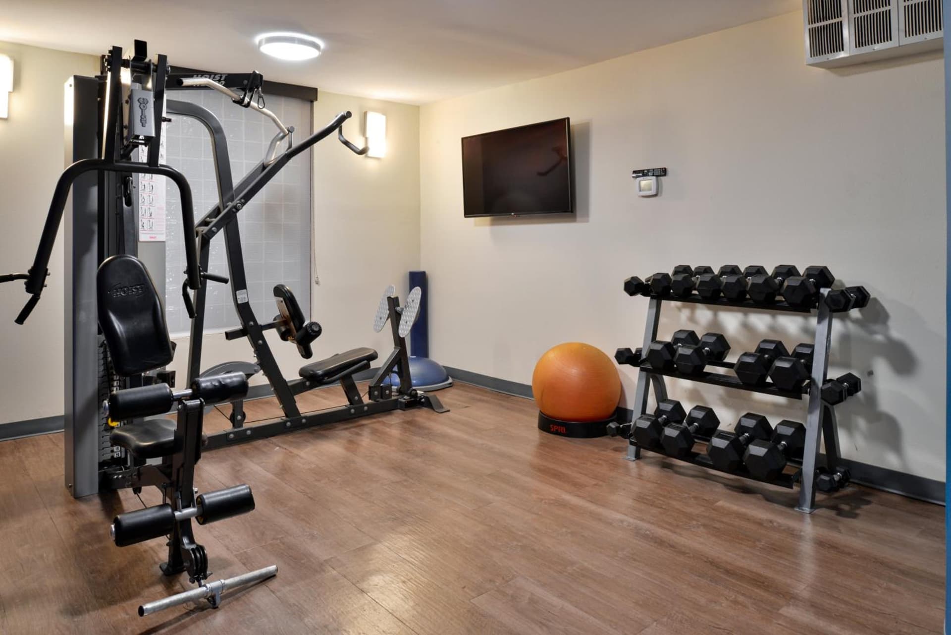 Holiday Inn Express Winston-Salem Medical Ctr Area gallery photo in Winston-Salem, NC — image 7