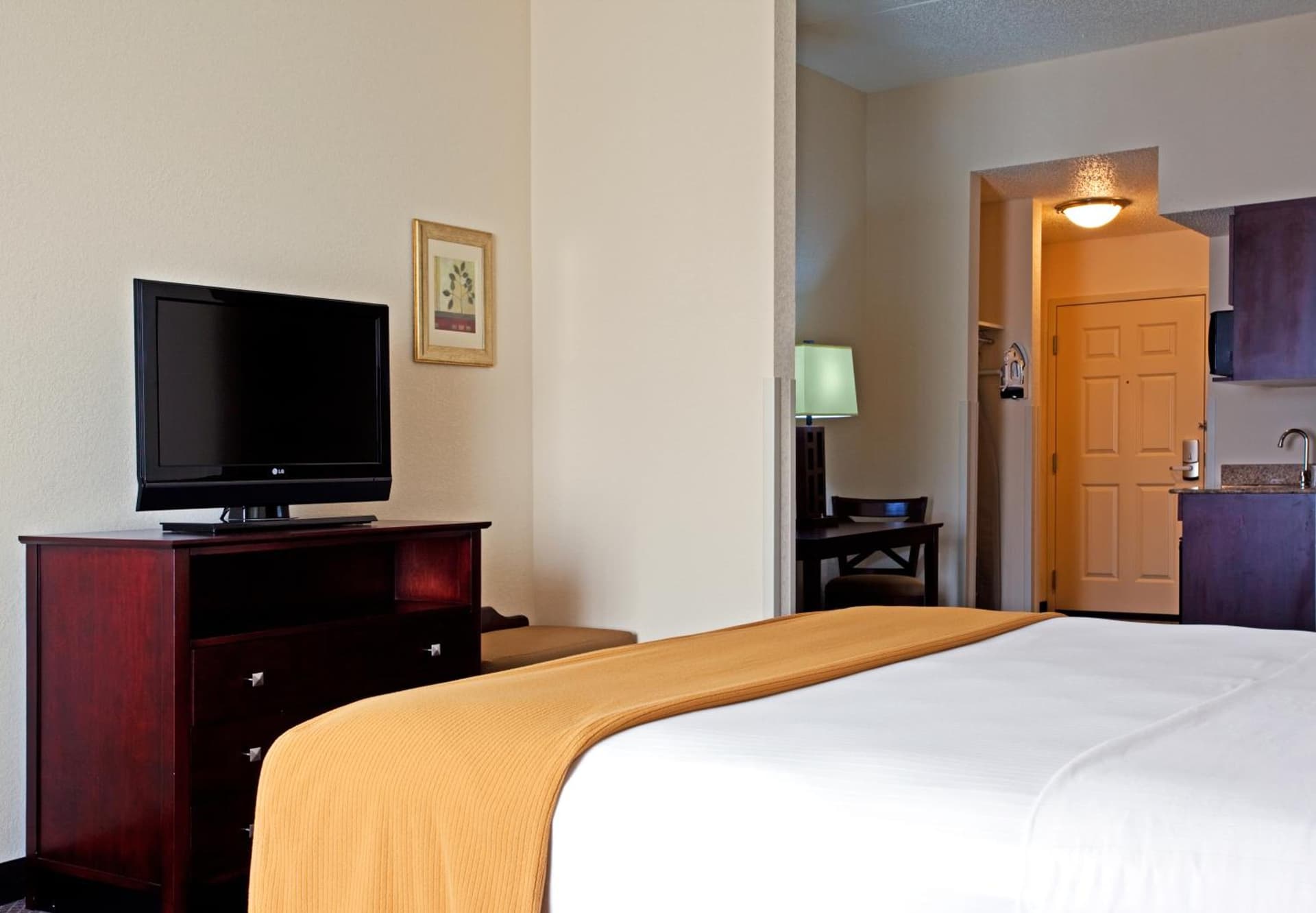 Holiday Inn Express & Suites Chicago West-O'Hare Arpt Area by IHG property views in Hillside, IL — gallery photo 3