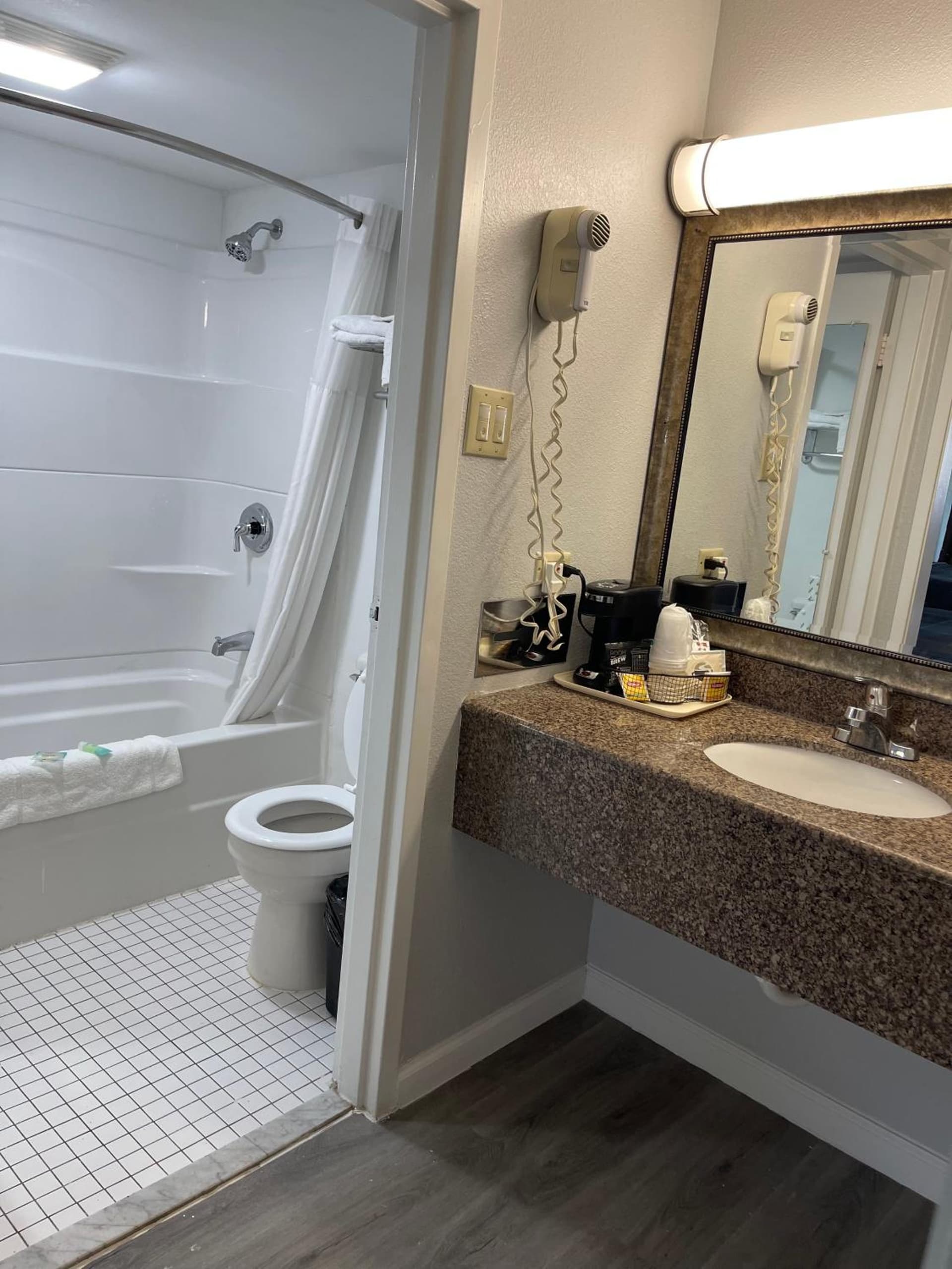 Wilkes-Barre Inn & Suites gallery photo in Wilkes-Barre, PA — image 31