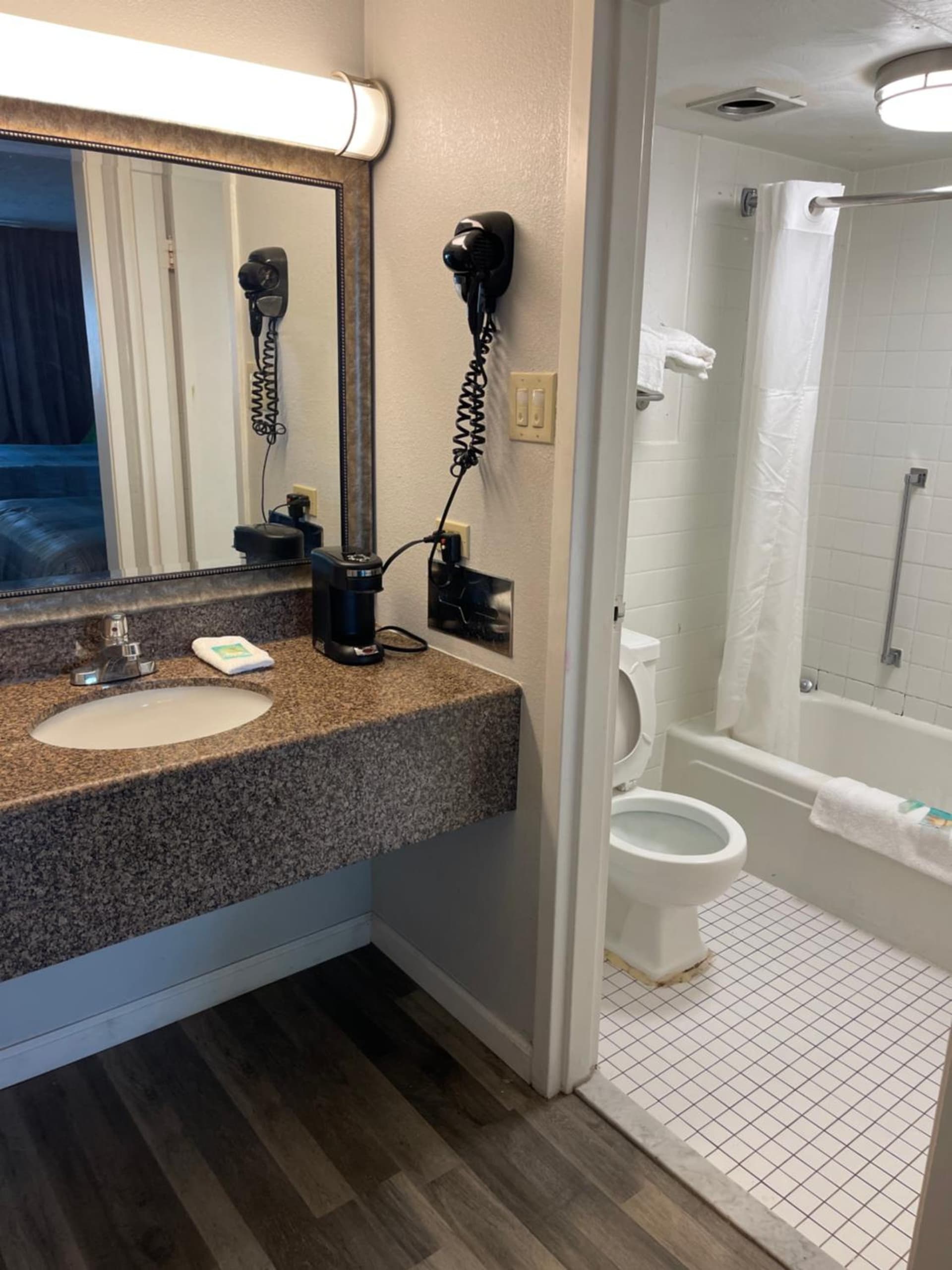 Wilkes-Barre Inn & Suites gallery photo in Wilkes-Barre, PA — image 29