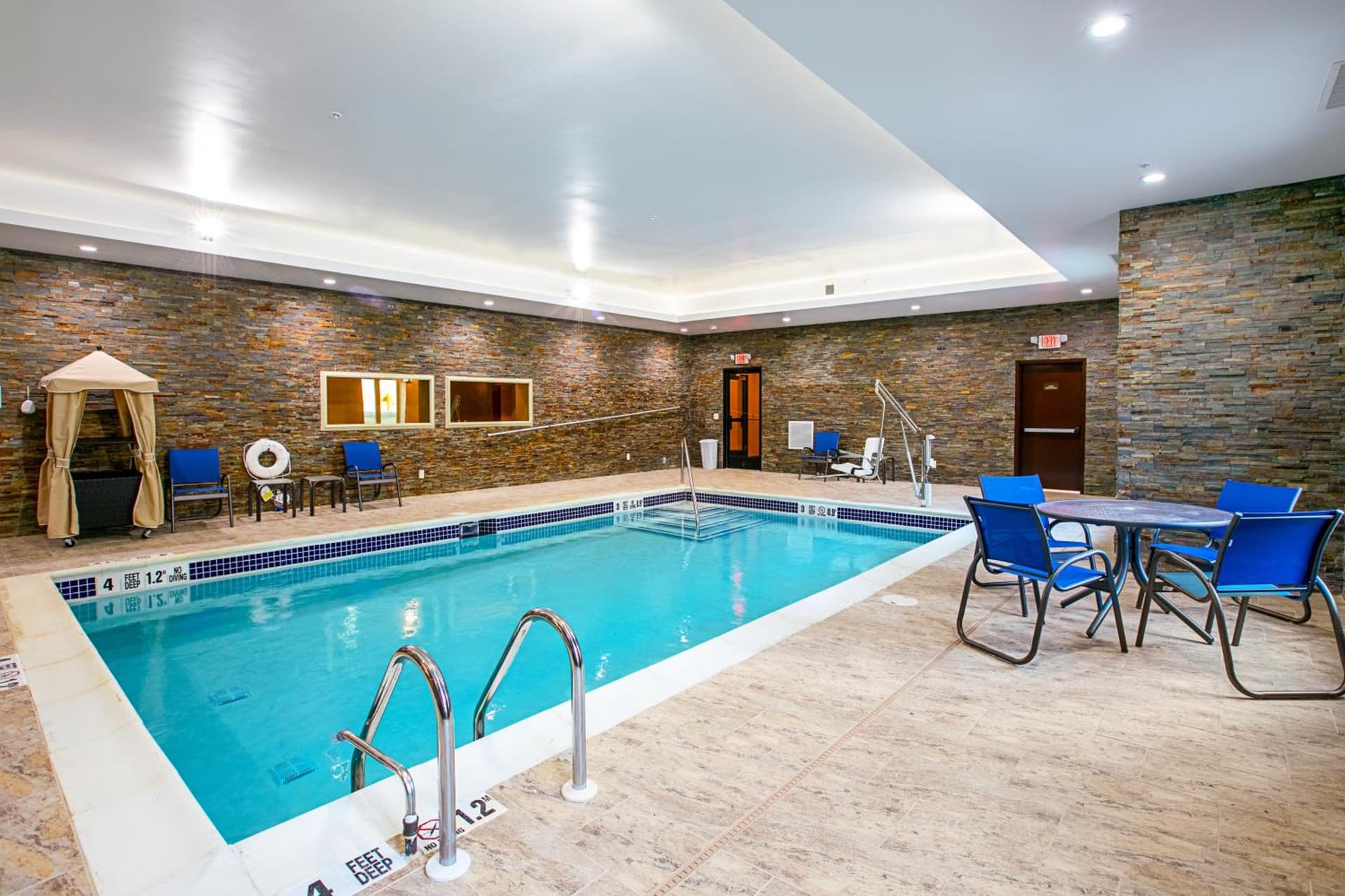 Comfort Suites Fishkill near Interstate 84 gallery photo in Fishkill, NY — image 24
