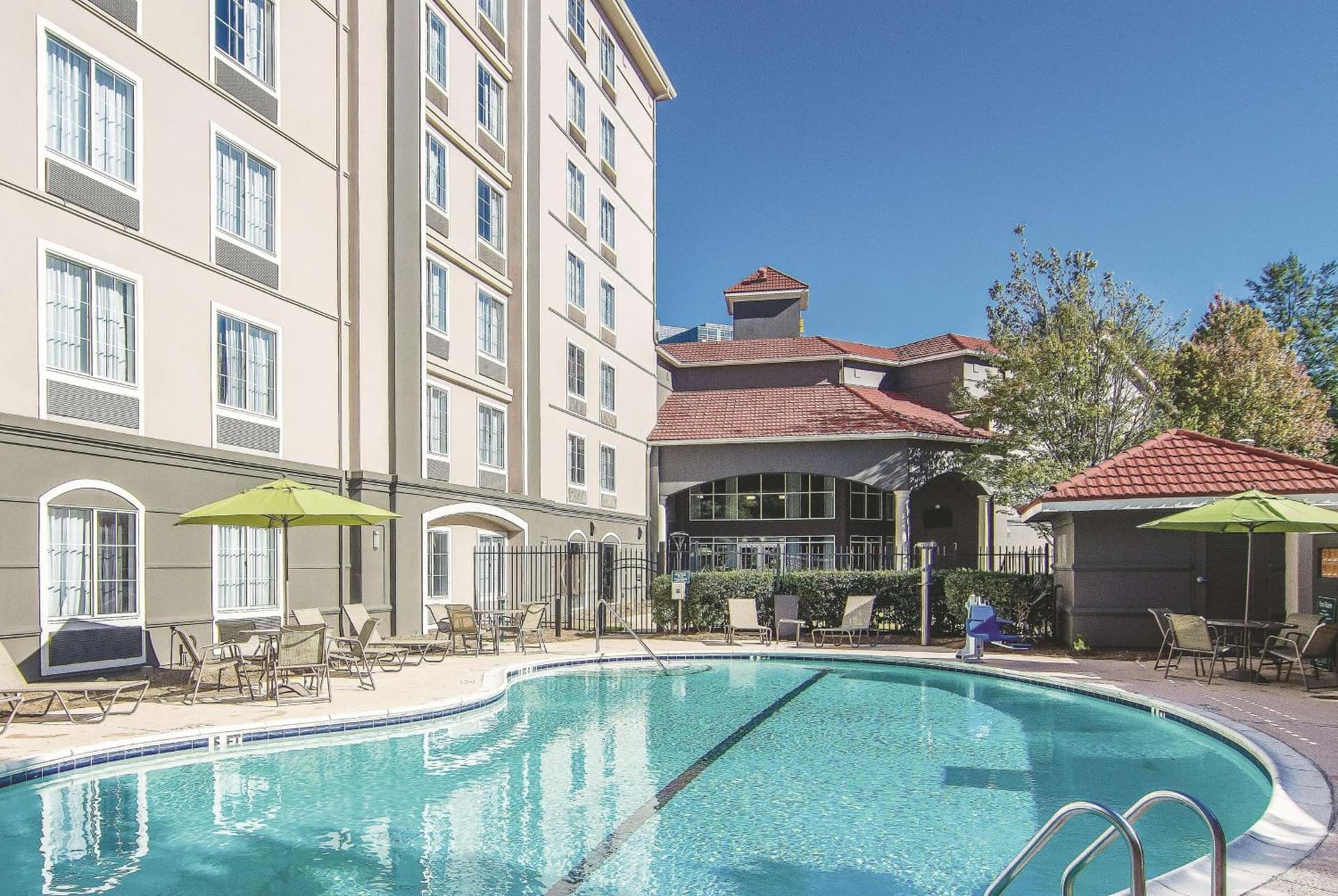 La Quinta by Wyndham Atlanta Perimeter Medical interior in Atlanta, GA — gallery photo 2