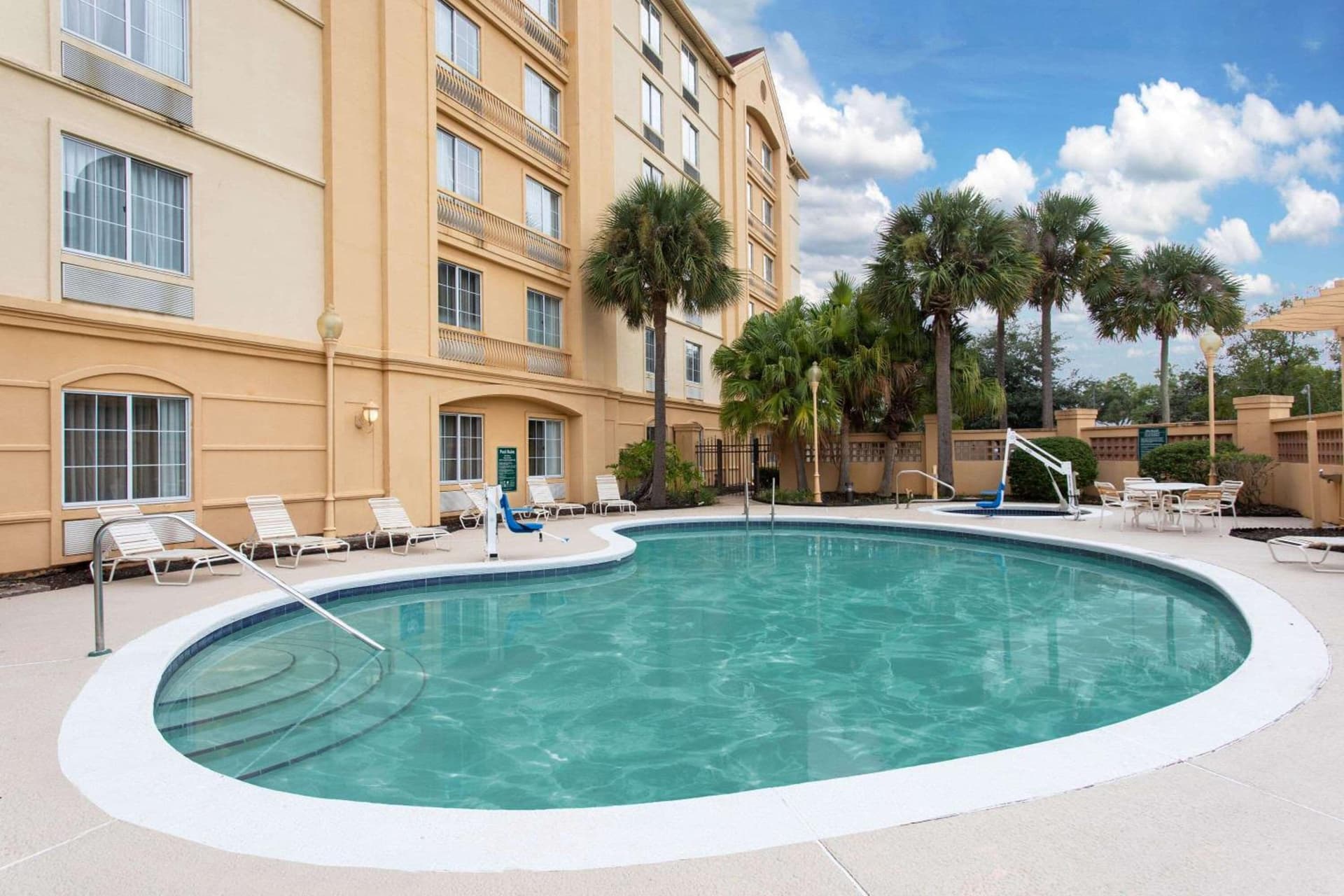 La Quinta by Wyndham Jacksonville Butler Blvd interior in Jacksonville, FL — gallery photo 2