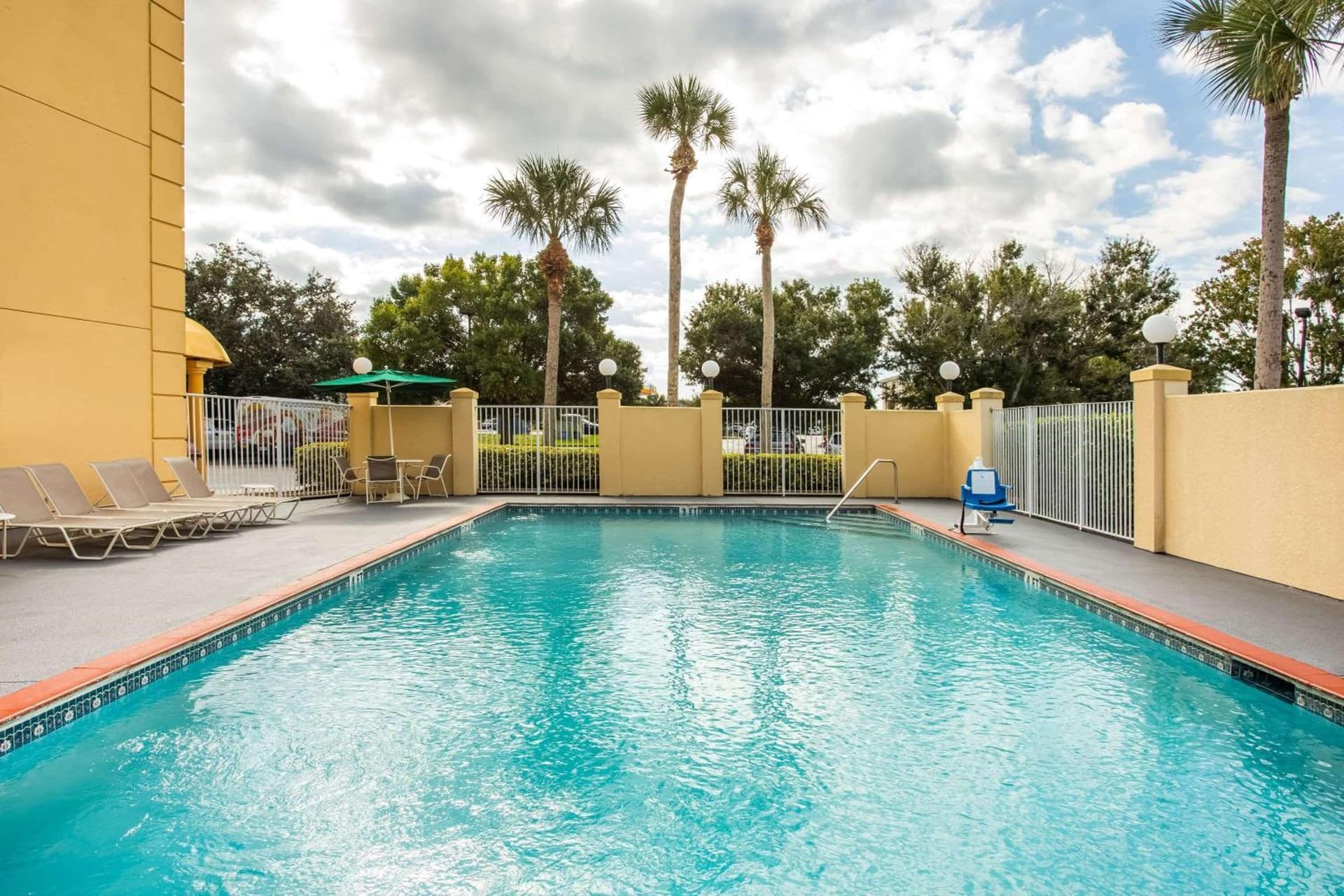 La Quinta by Wyndham Melbourne Viera interior in Melbourne, FL — gallery photo 2