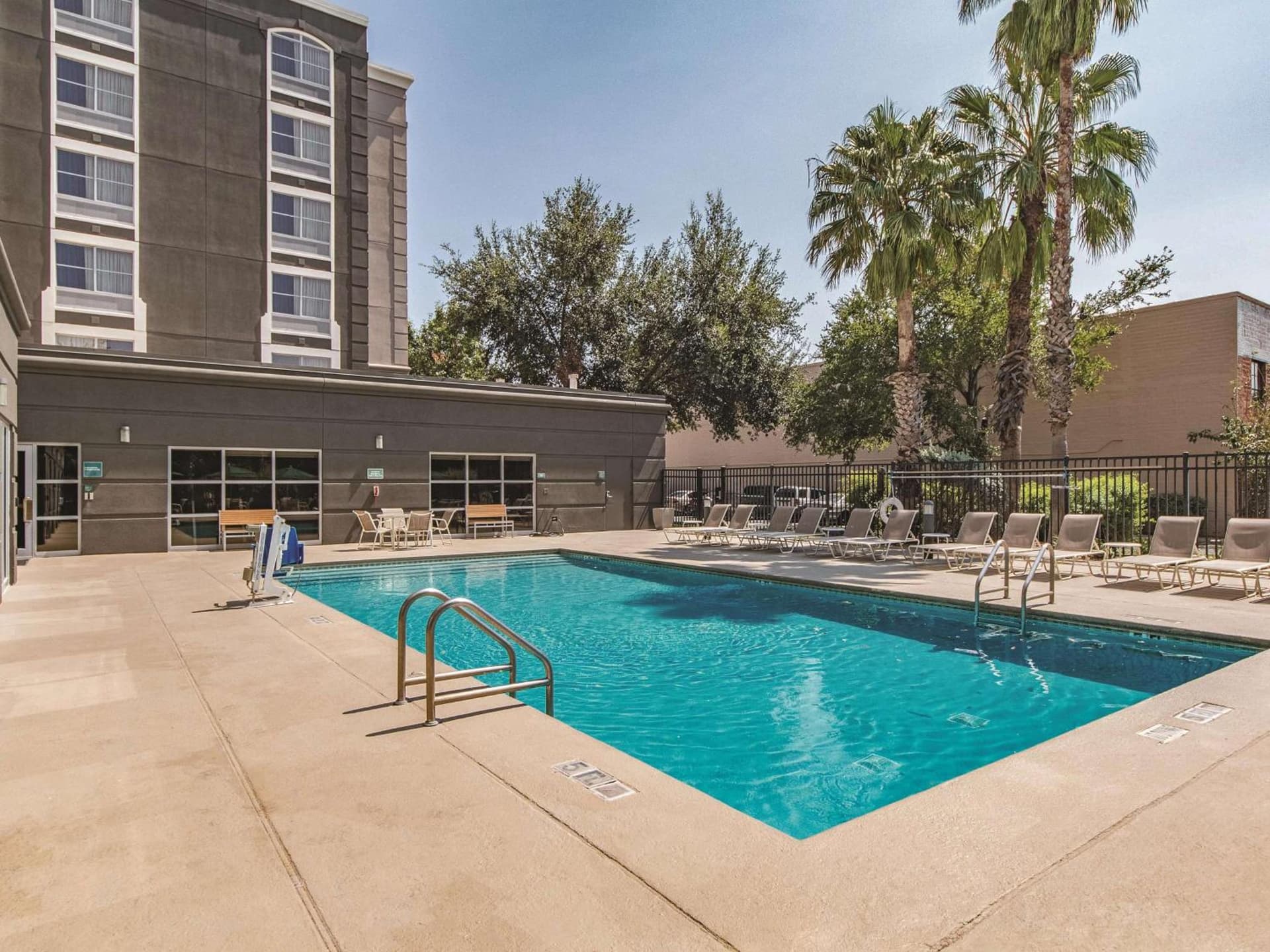 La Quinta Inn & Suites by Wyndham San Antonio Downtown gallery photo in San Antonio, TX — image 33