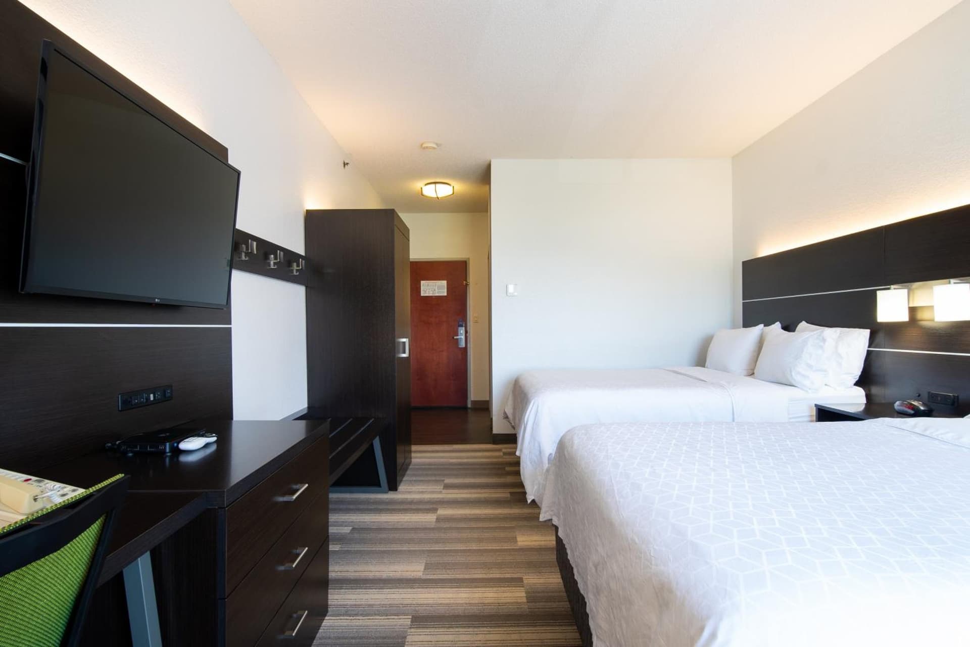 Holiday Inn Express Hotel & Suites Bedford by IHG interior in Bedford, IN — gallery photo 2