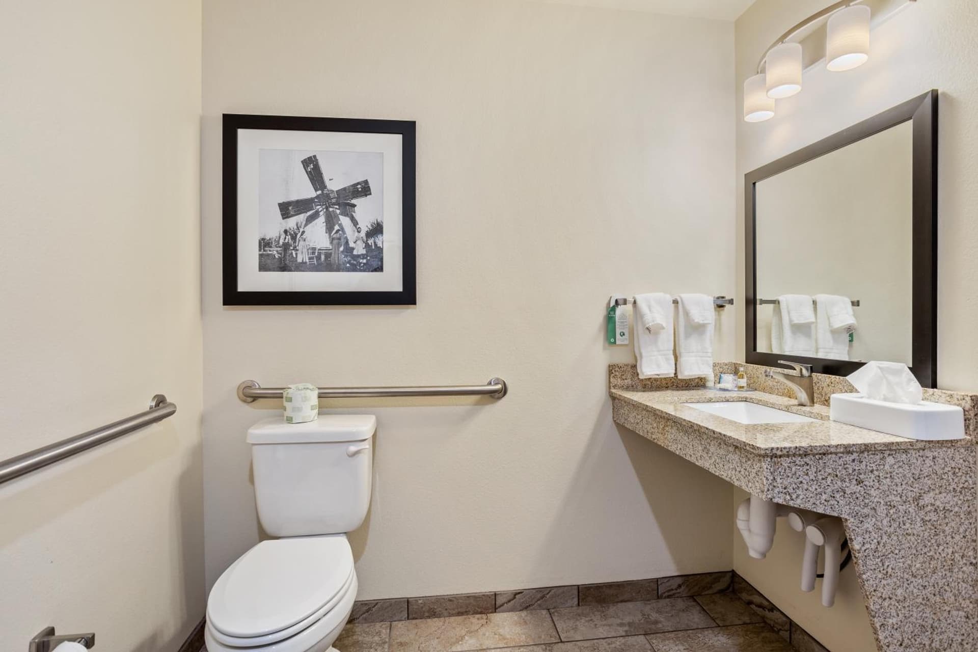 Cobblestone Hotel & Suites - Little Chute gallery photo in Little Chute, WI — image 11