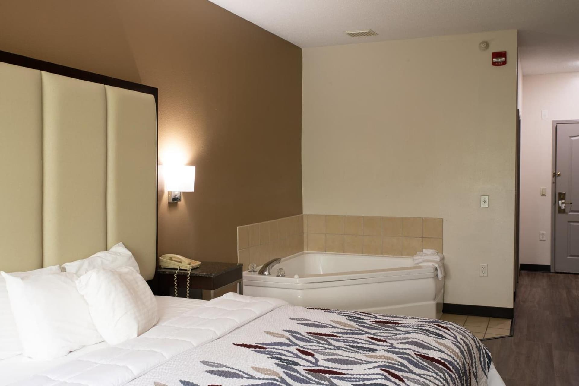 BlissPoint Inn & Suites Marion property views in Marion, IN — gallery photo 3