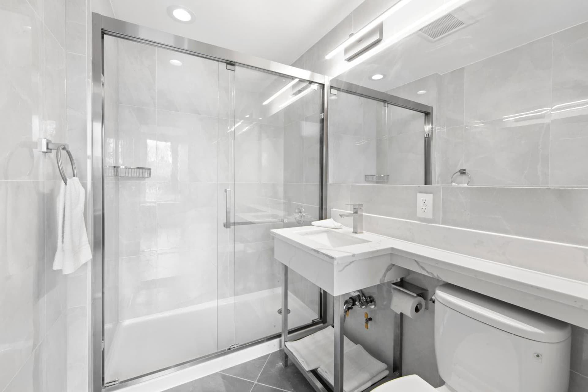 Hotel 365 Bronx interior in Bronx, NY — gallery photo 2