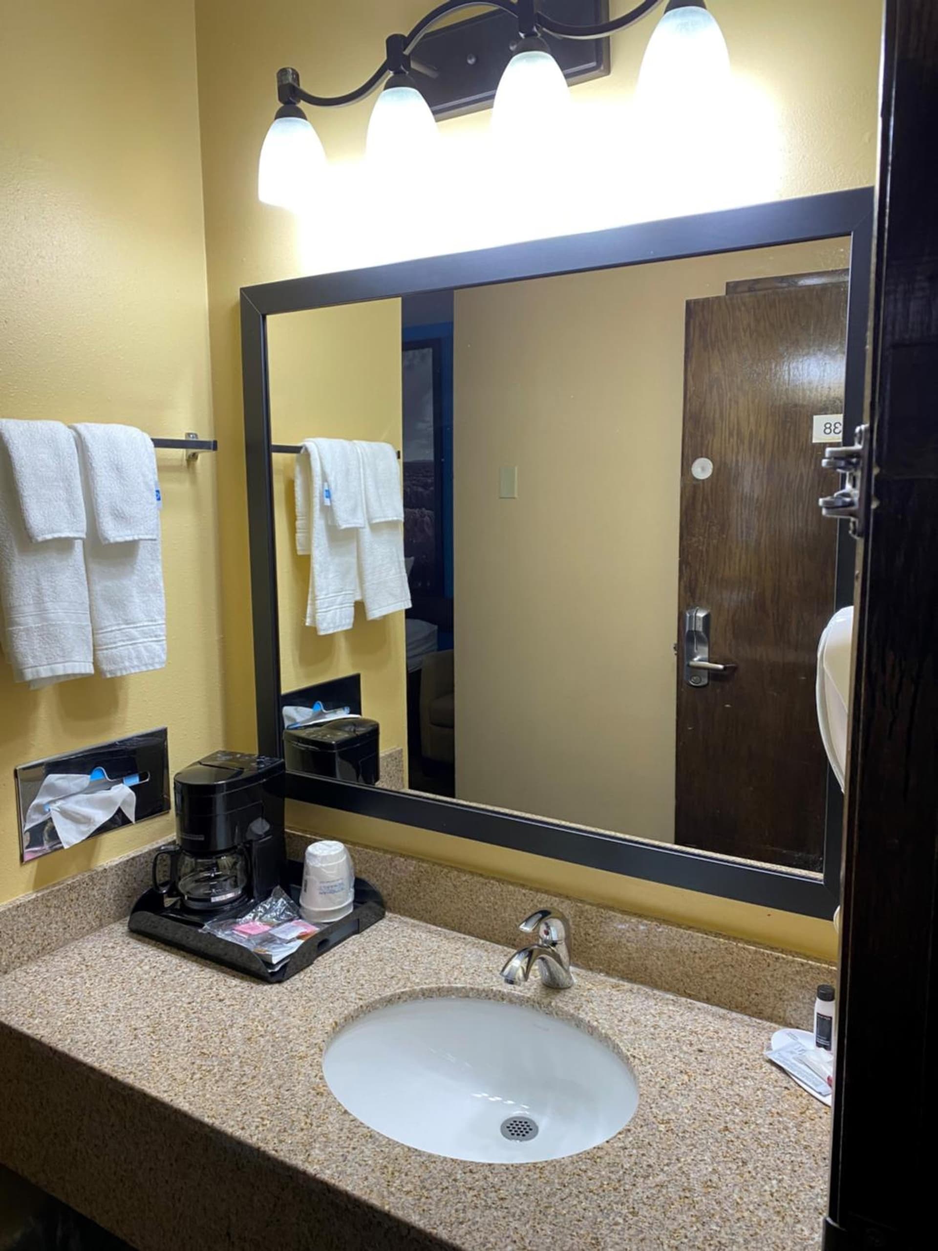 Super 8 by Wyndham Rochester Mayo Clinic Area gallery photo in Rochester, MN — image 30