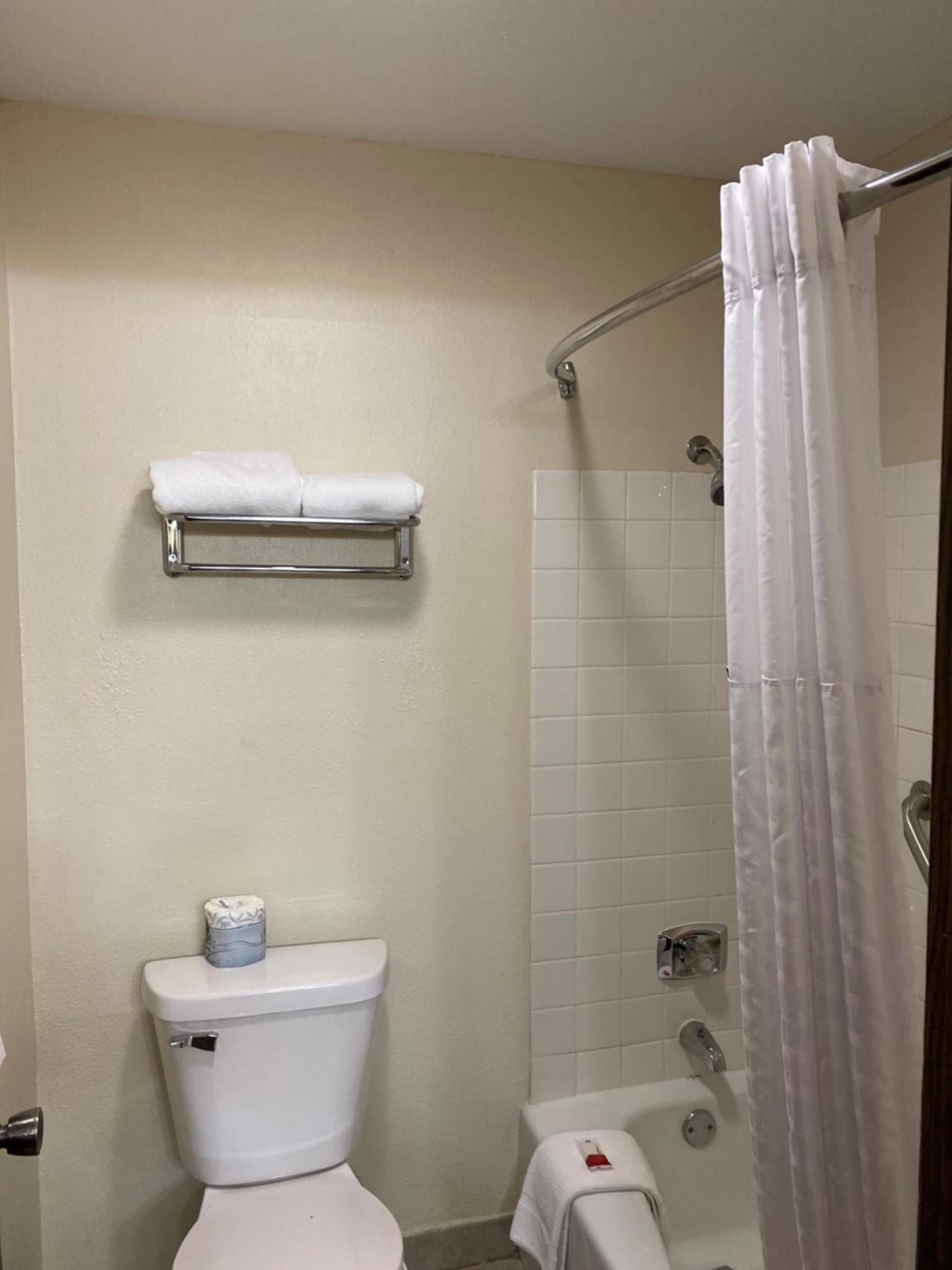 Super 8 by Wyndham Rochester Mayo Clinic Area gallery photo in Rochester, MN — image 8